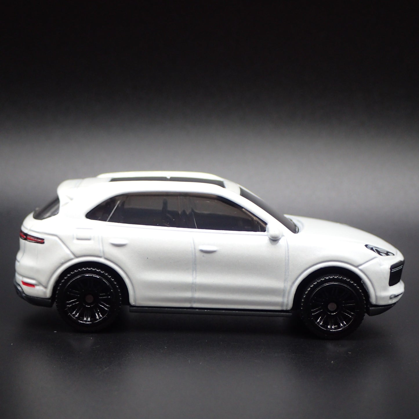 2018-2025 PORSCHE CAYENNE TURBO 1:64 SCALE COLLECTIBLE DIORAMA DIECAST MODEL CAR