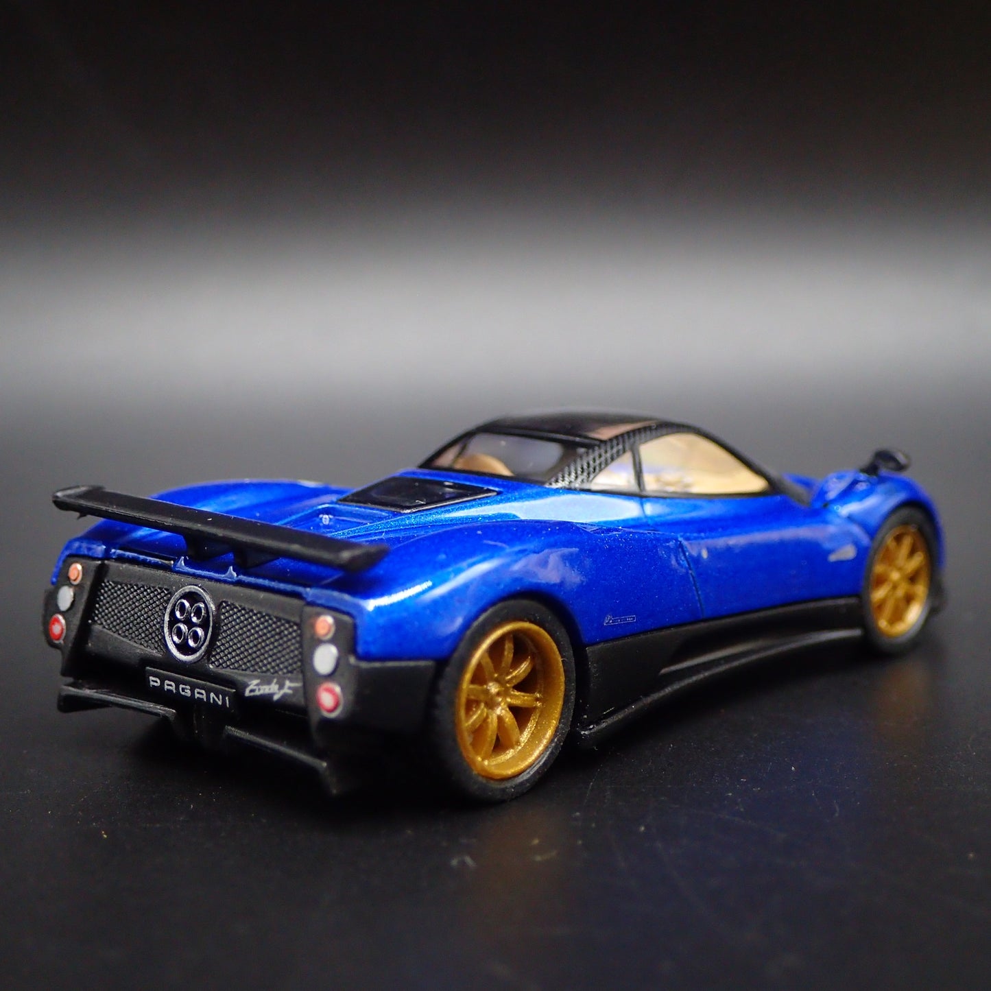 2006-2009 PAGANI ZONDA F SUPERCAR BLUE 1:64 SCALE DIORAMA DIECAST MODEL CAR
