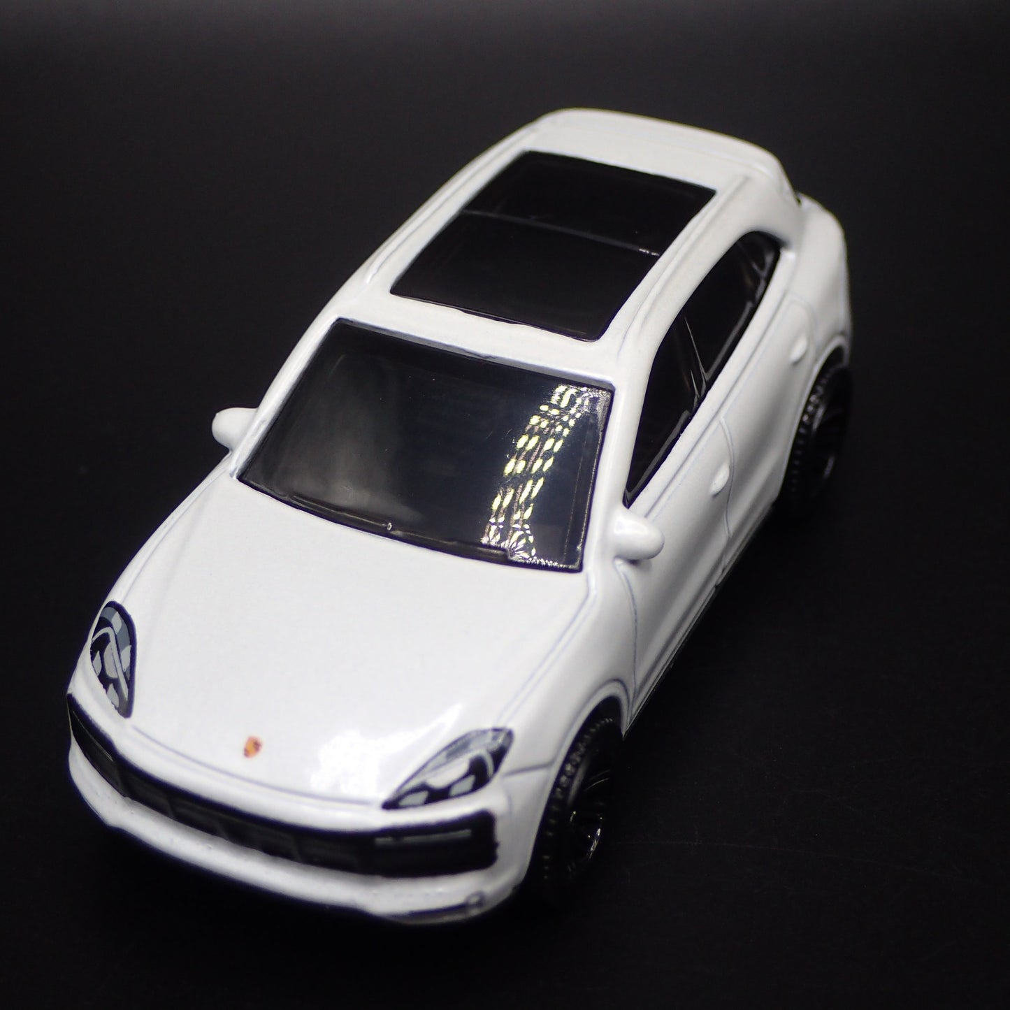 2018-2025 PORSCHE CAYENNE TURBO 1:64 SCALE COLLECTIBLE DIORAMA DIECAST MODEL CAR