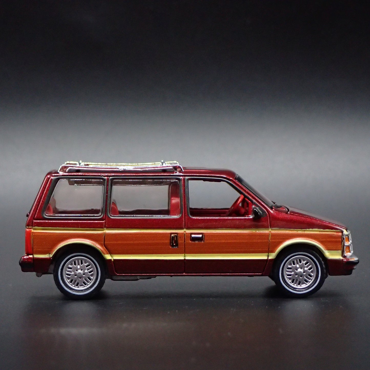 1984-1990 DODGE CARAVAN RARE 1/64 SCALE COLLECTIBLE DIORAMA DIECAST MODEL CAR