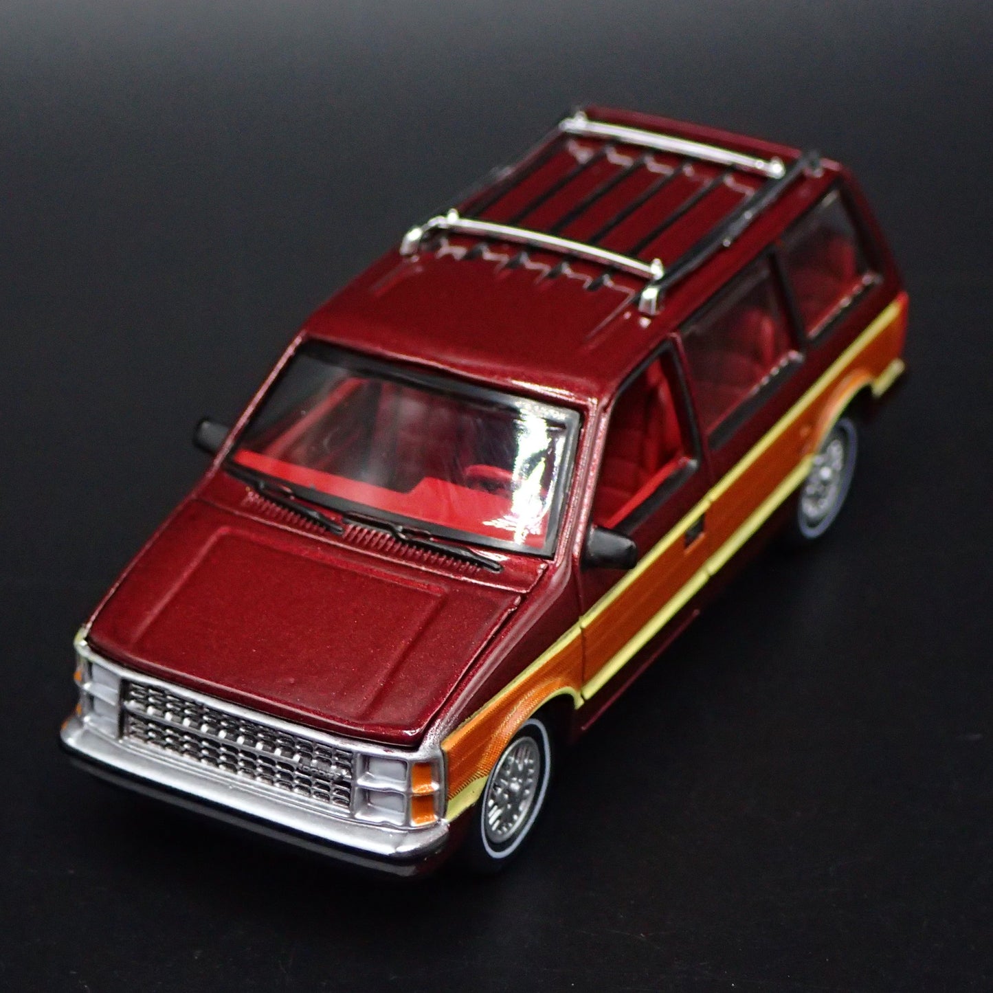 1984-1990 DODGE CARAVAN RARE 1/64 SCALE COLLECTIBLE DIORAMA DIECAST MODEL CAR