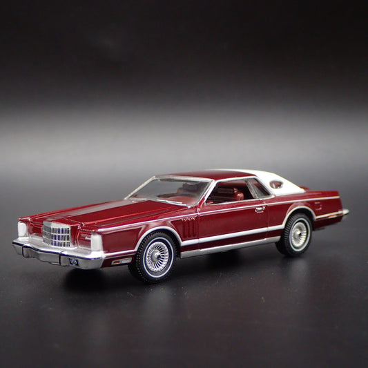 1979 79 LINCOLN CONTINENTAL MARK V DARK RED 1:64 SCALE DIORAMA DIECAST MODEL CAR