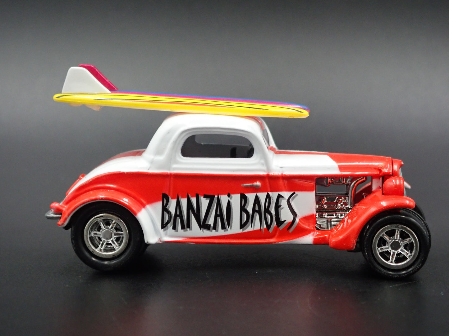 1934 FORD COUPE HOT ROD SURFING 1:64 SCALE COLLECTIBLE DIORAMA DIECAST MODEL CAR