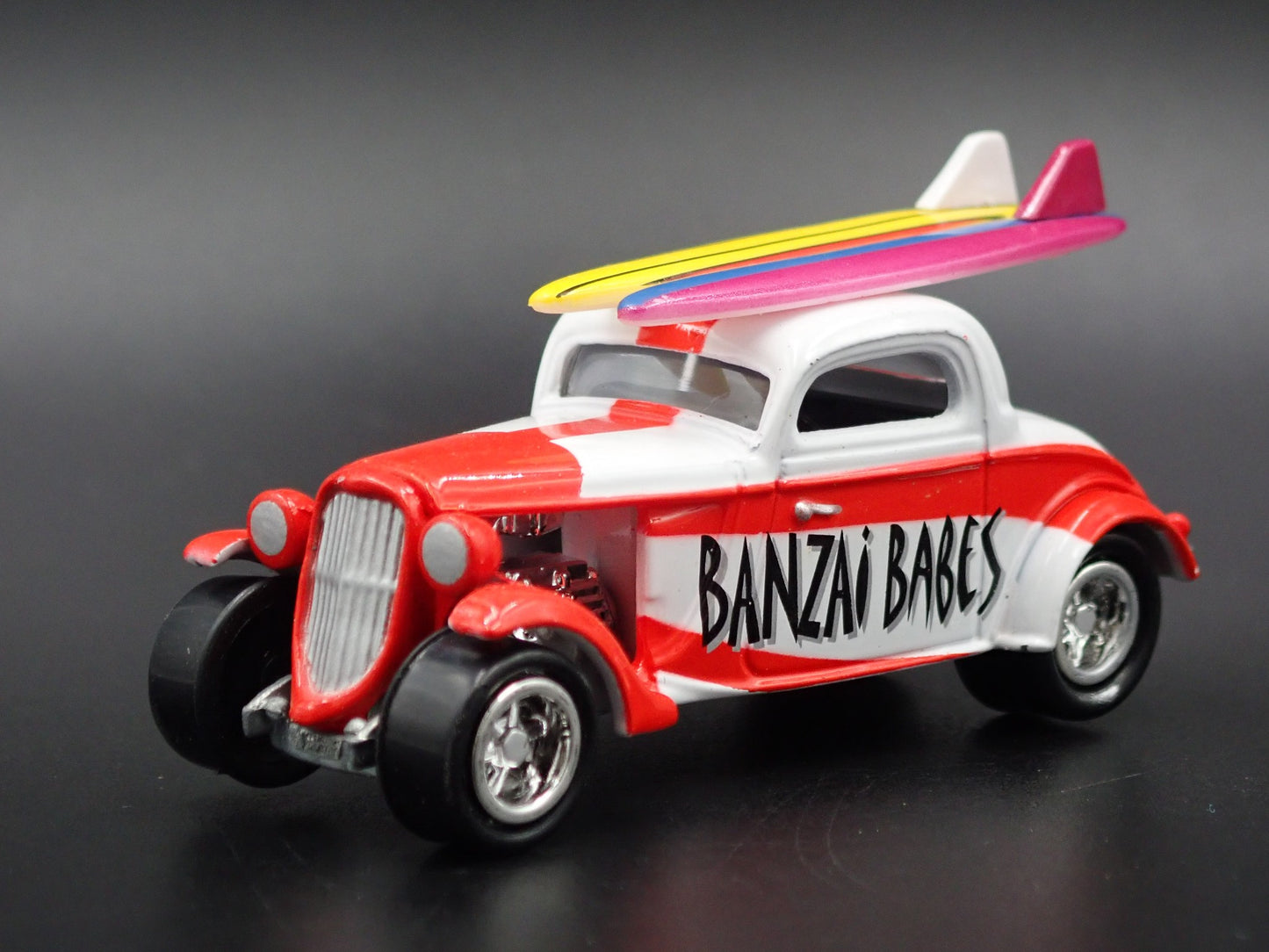 1934 FORD COUPE HOT ROD SURFING 1:64 SCALE COLLECTIBLE DIORAMA DIECAST MODEL CAR