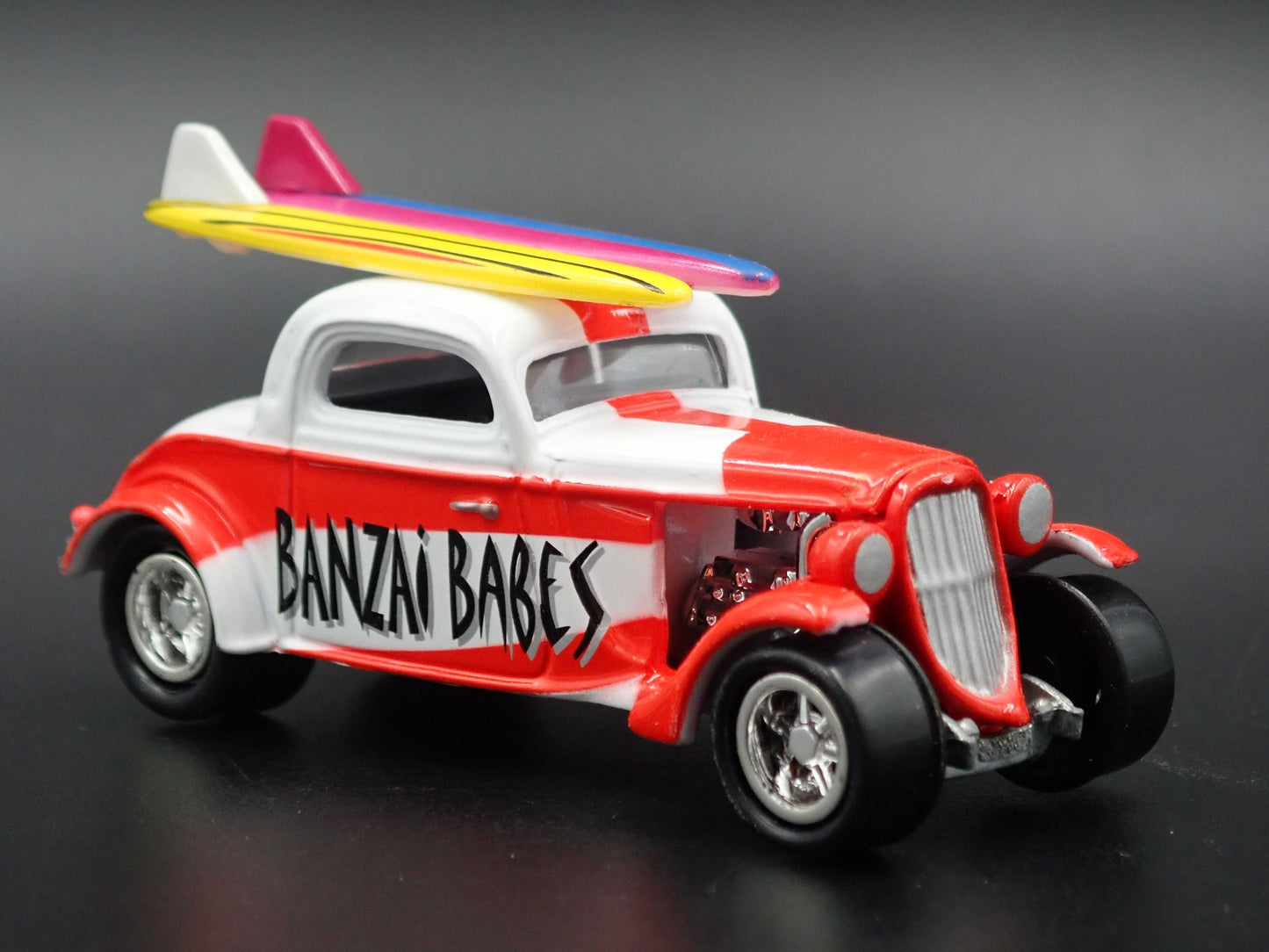 1934 FORD COUPE HOT ROD SURFING 1:64 SCALE COLLECTIBLE DIORAMA DIECAST MODEL CAR