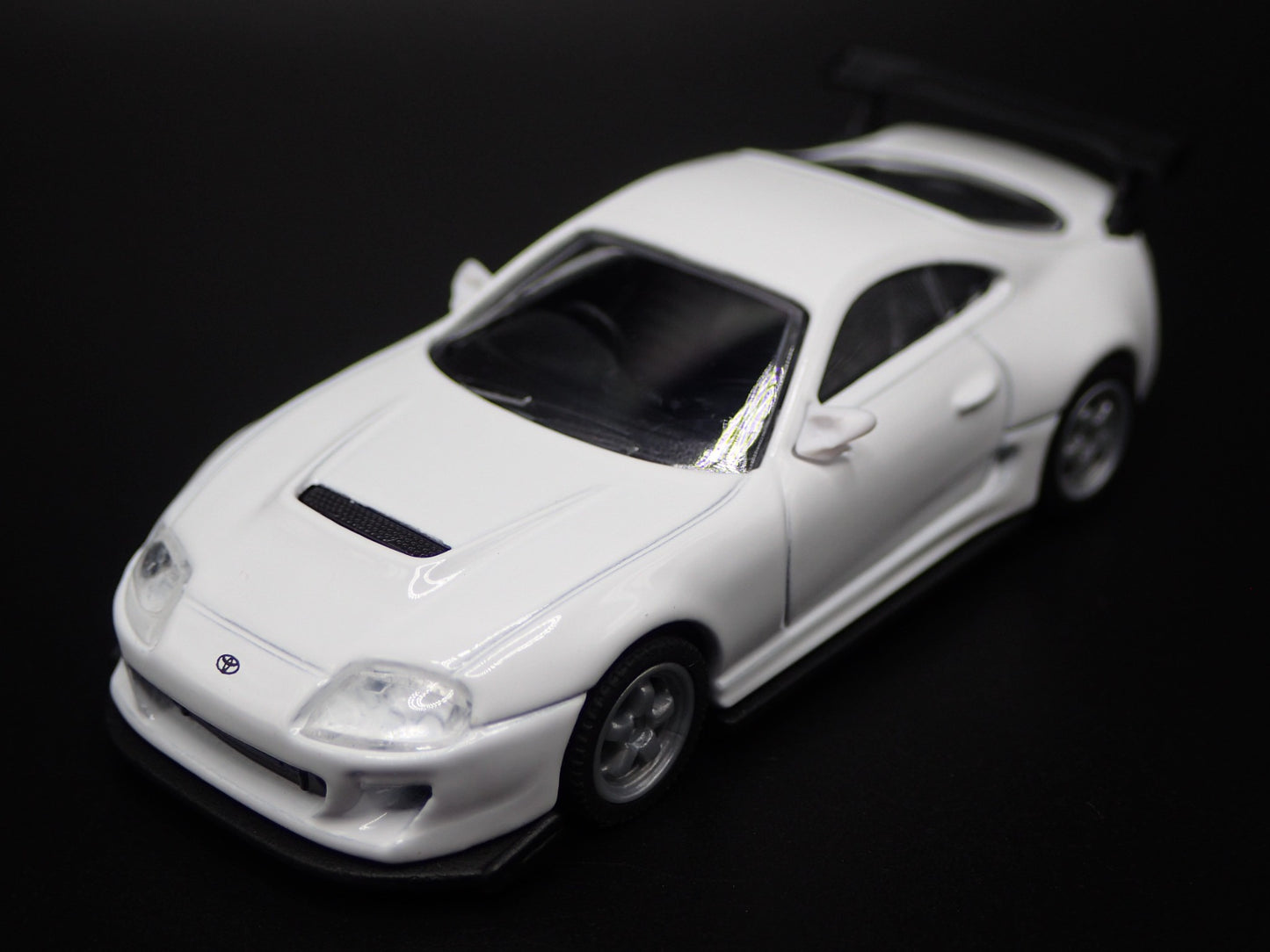 1993 - 2002 TOYOTA SUPRA WHITE 1/64 SCALE COLLECTIBLE DIORAMA DIECAST MODEL CAR