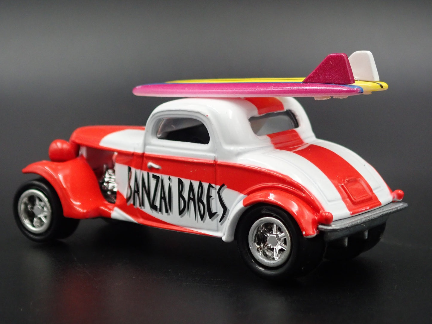 1934 FORD COUPE HOT ROD SURFING 1:64 SCALE COLLECTIBLE DIORAMA DIECAST MODEL CAR