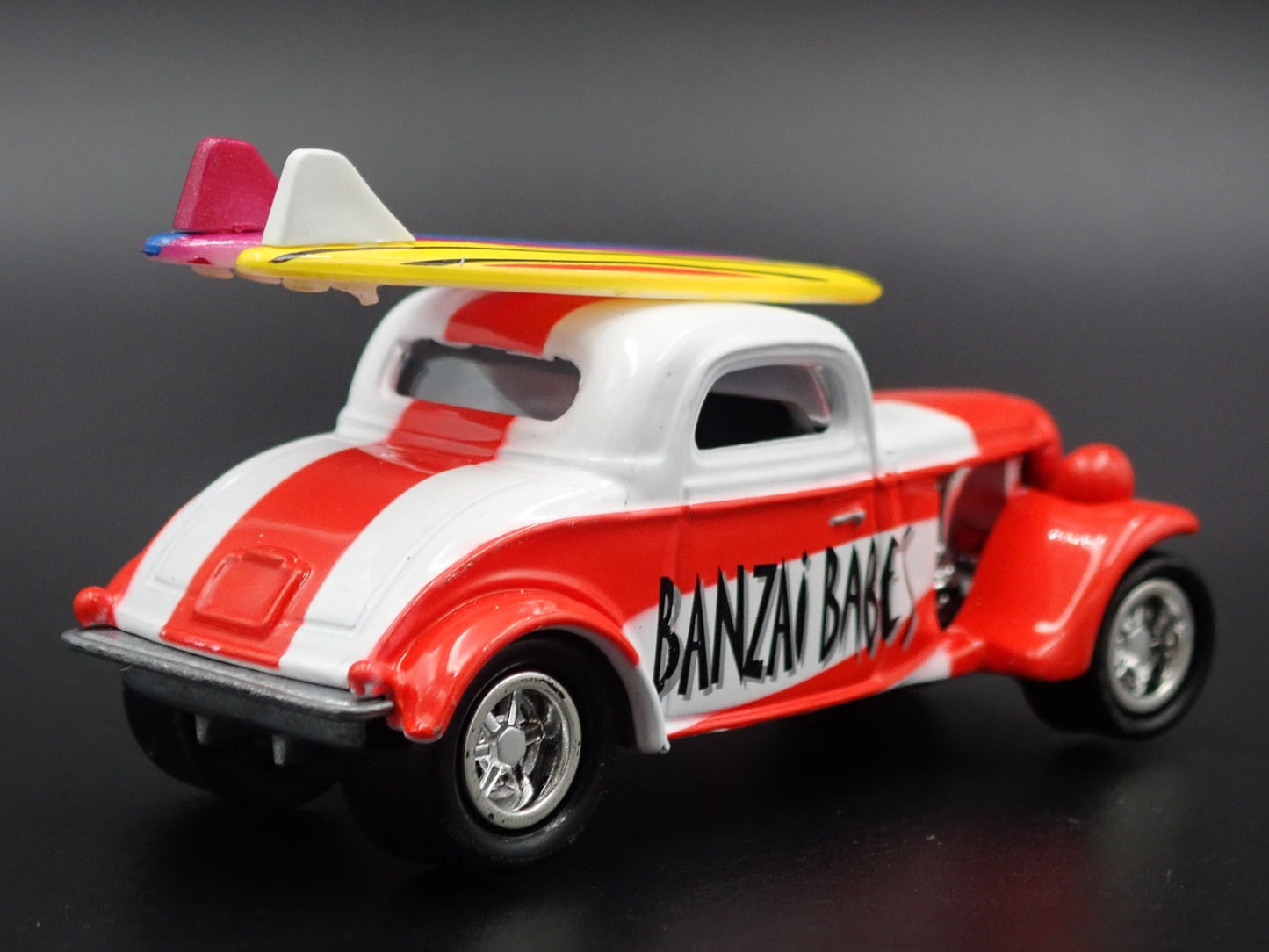 1934 FORD COUPE HOT ROD SURFING 1:64 SCALE COLLECTIBLE DIORAMA DIECAST MODEL CAR