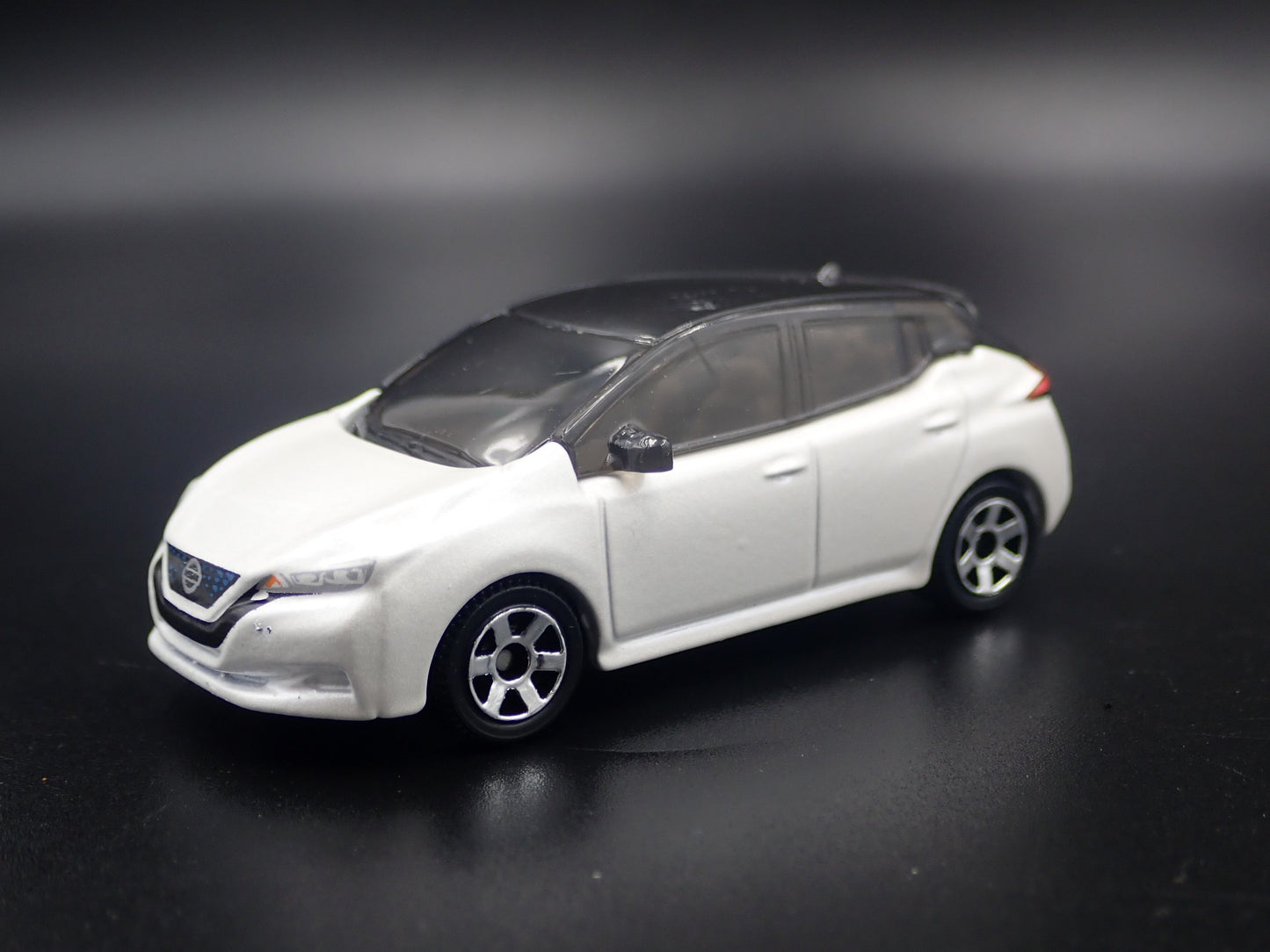 2018-2025 NISSAN LEAF 4 FOUR DOOR WHITE 1:64 SCALE COLLECTIBLE DIECAST MODEL CAR