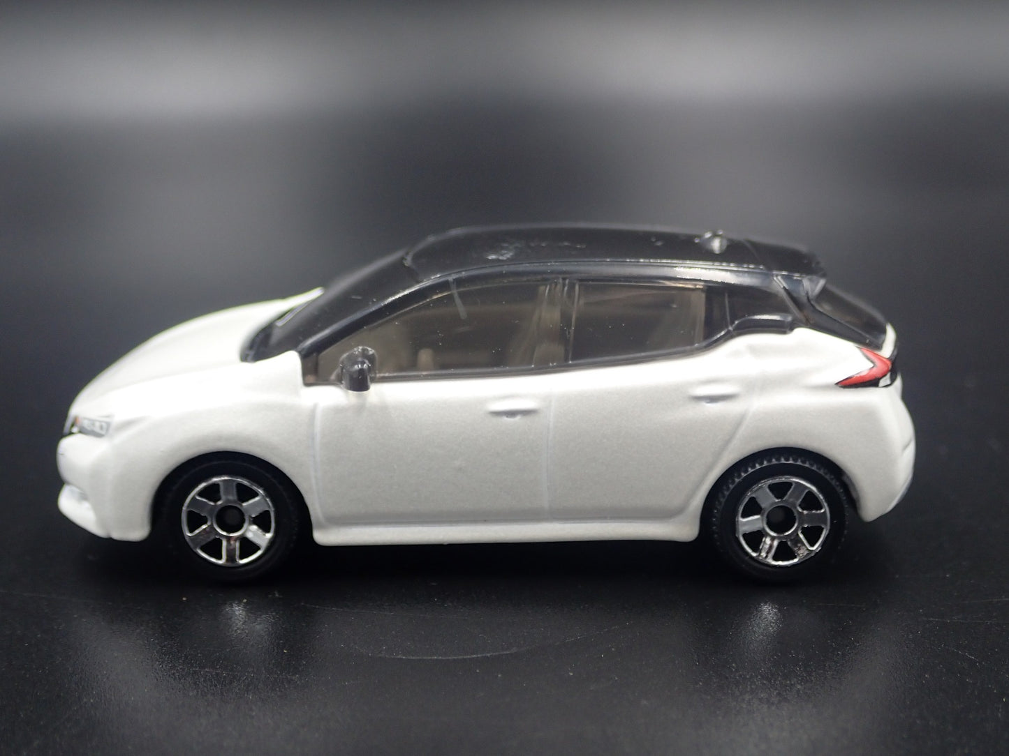 2018-2025 NISSAN LEAF 4 FOUR DOOR WHITE 1:64 SCALE COLLECTIBLE DIECAST MODEL CAR