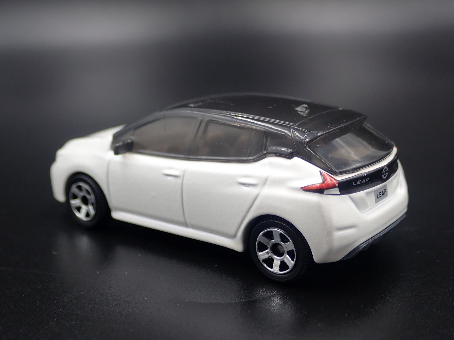 2018-2025 NISSAN LEAF 4 FOUR DOOR WHITE 1:64 SCALE COLLECTIBLE DIECAST MODEL CAR