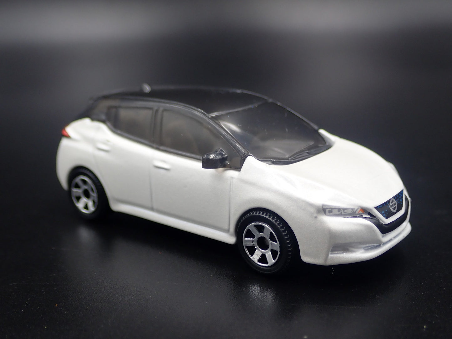 2018-2025 NISSAN LEAF 4 FOUR DOOR WHITE 1:64 SCALE COLLECTIBLE DIECAST MODEL CAR