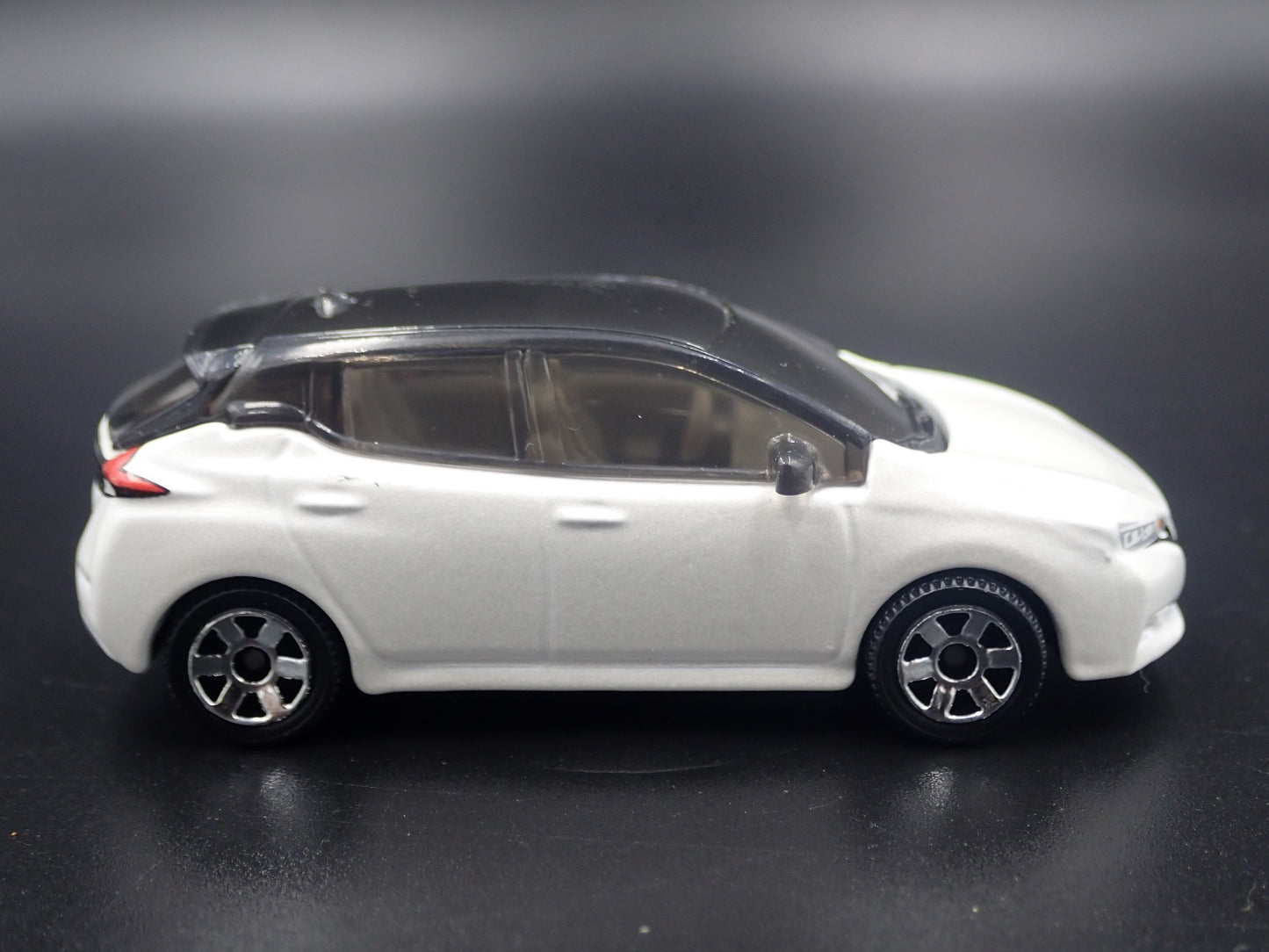 2018-2025 NISSAN LEAF 4 FOUR DOOR WHITE 1:64 SCALE COLLECTIBLE DIECAST MODEL CAR