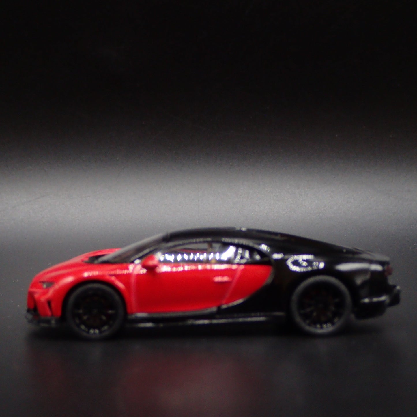 2016-2024 BUGATTI CHIRON SUPERSPORT RED 1:64 SCALE DIORAMA DIECAST MODEL CAR