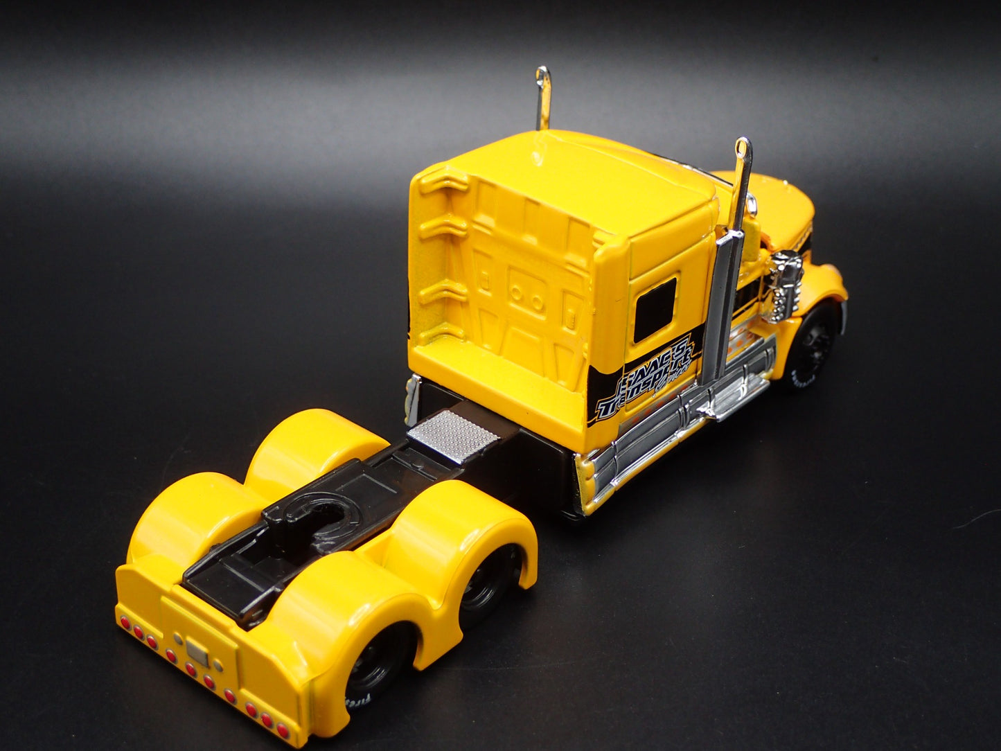 INTERNATIONAL LONESTAR CAB BIG RIG 1/64 SCALE COLLECTIBLE DIECAST MODEL CAR