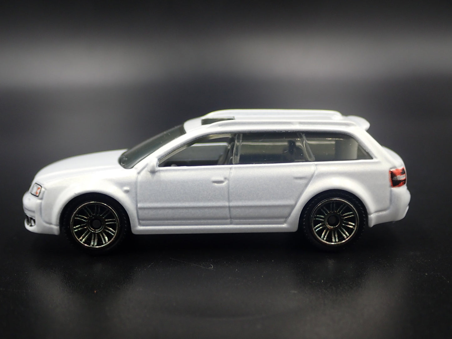 2002-2004 AUDI AVANT RS6 STATION WAGON WHITE 1/64 SCALE DIECAST MODEL CAR