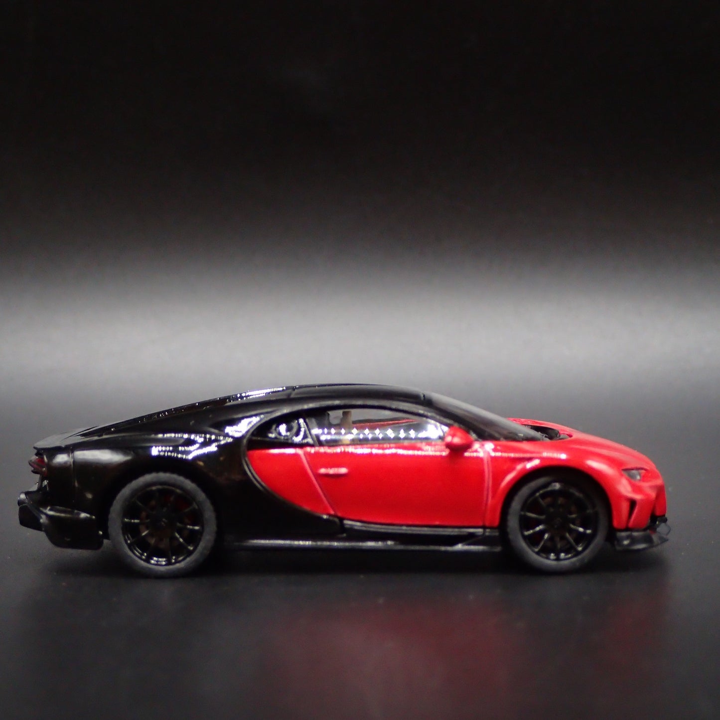2016-2024 BUGATTI CHIRON SUPERSPORT RED 1:64 SCALE DIORAMA DIECAST MODEL CAR