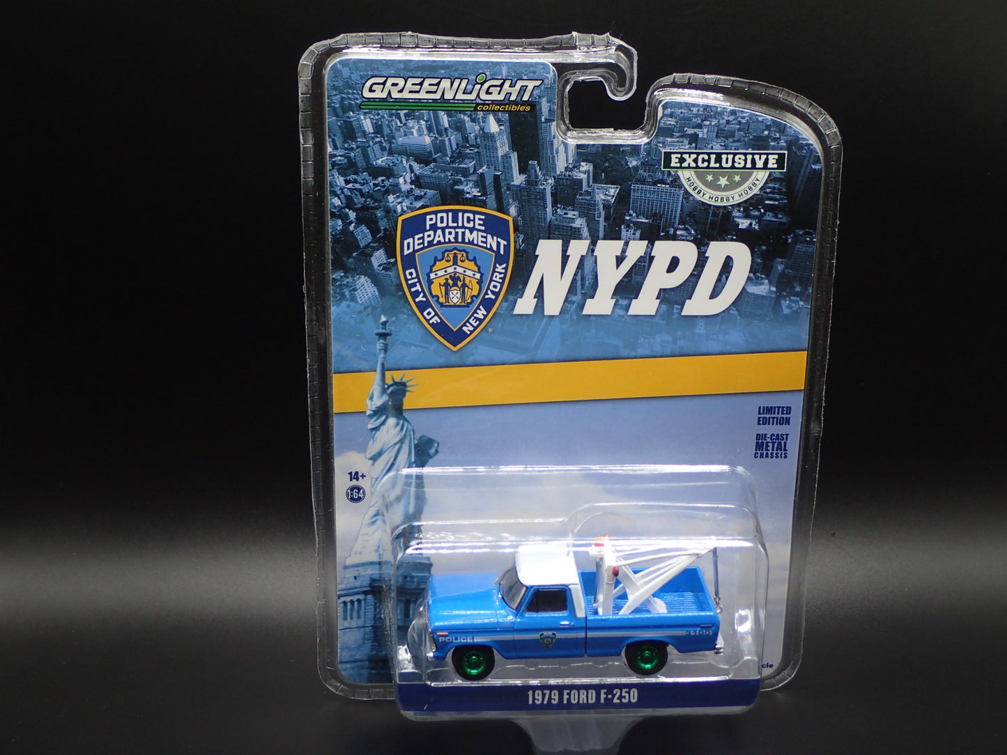 2023 GREENLIGHT 1979 FORD F250 TOW TRUCK NYPD WRECKER HOBBY GREEN MACHINE CHASE