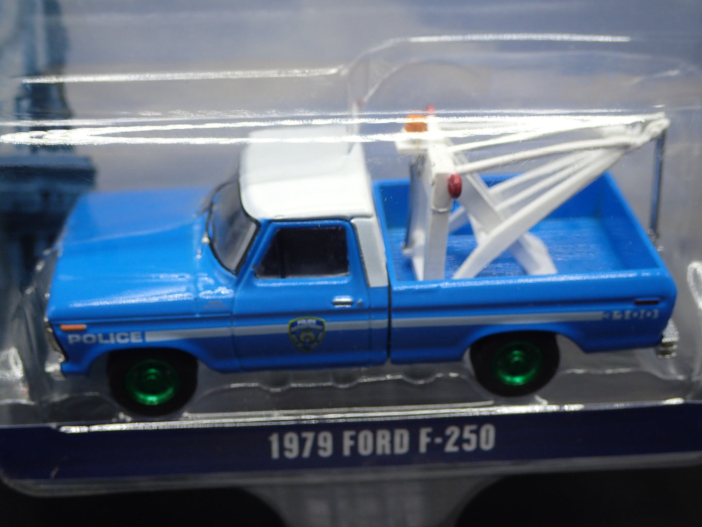 2023 GREENLIGHT 1979 FORD F250 TOW TRUCK NYPD WRECKER HOBBY GREEN MACHINE CHASE
