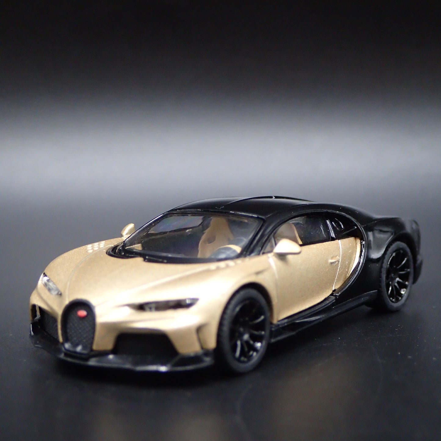 2016-2024 BUGATTI CHIRON SUPERSPORT GOLD 1:64 SCALE DIORAMA DIECAST MODEL CAR