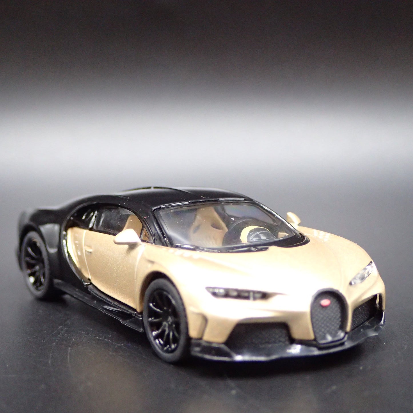 2016-2024 BUGATTI CHIRON SUPERSPORT GOLD 1:64 SCALE DIORAMA DIECAST MODEL CAR