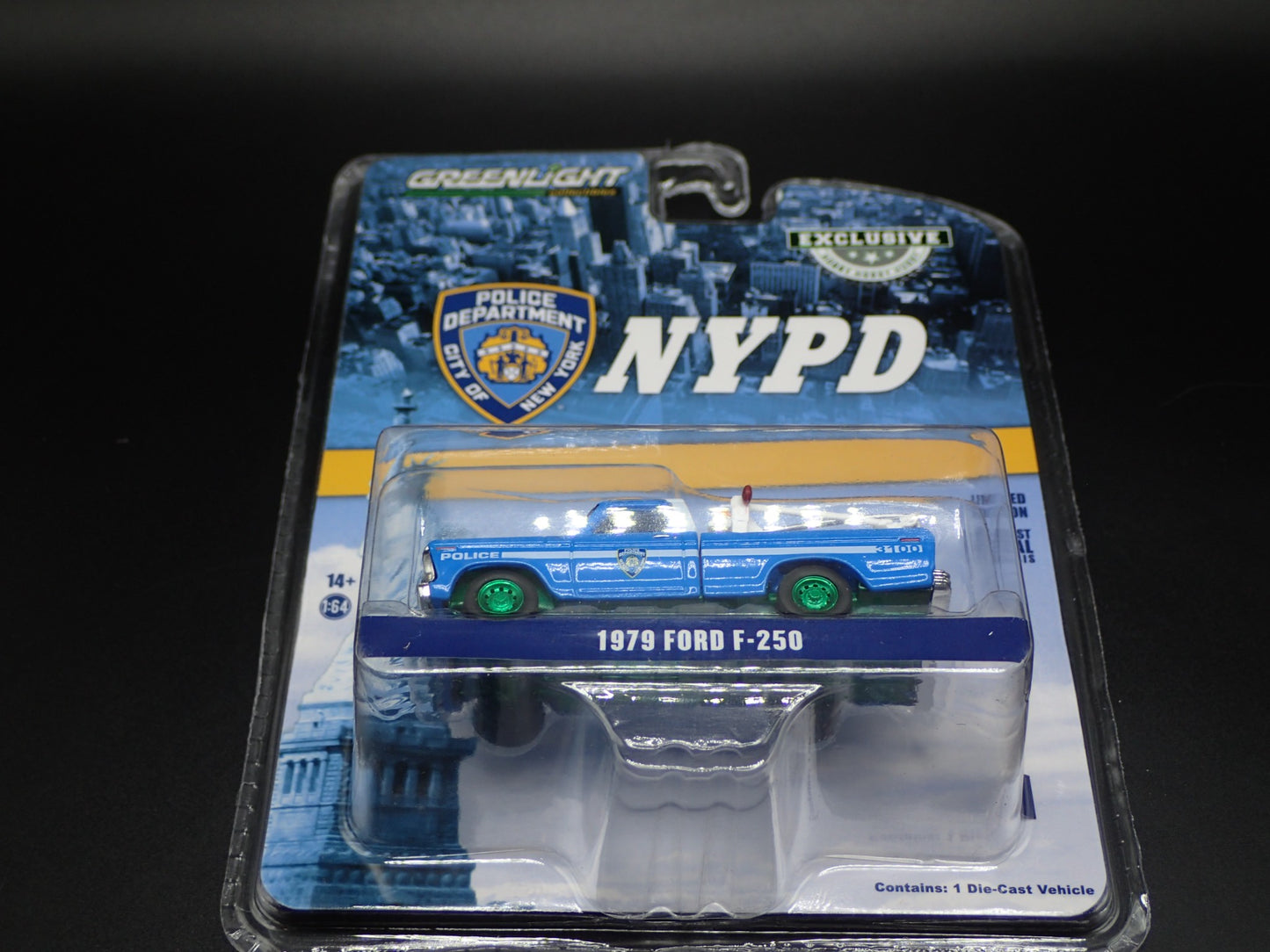 2023 GREENLIGHT 1979 FORD F250 TOW TRUCK NYPD WRECKER HOBBY GREEN MACHINE CHASE