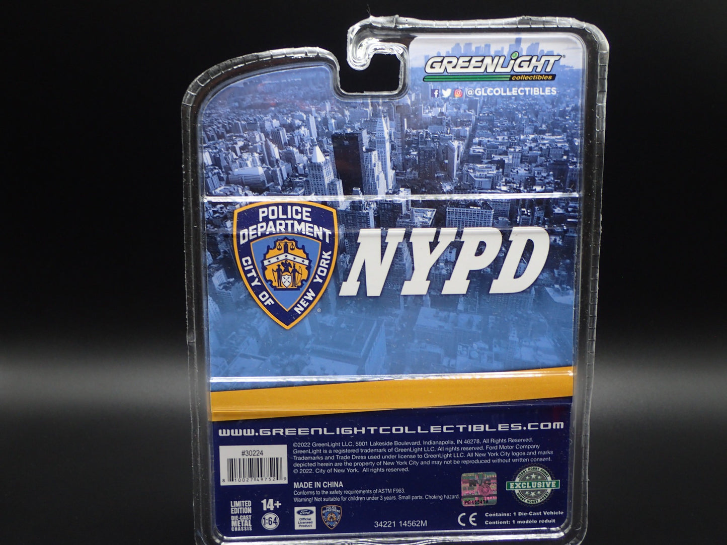 2023 GREENLIGHT 1979 FORD F250 TOW TRUCK NYPD WRECKER HOBBY GREEN MACHINE CHASE