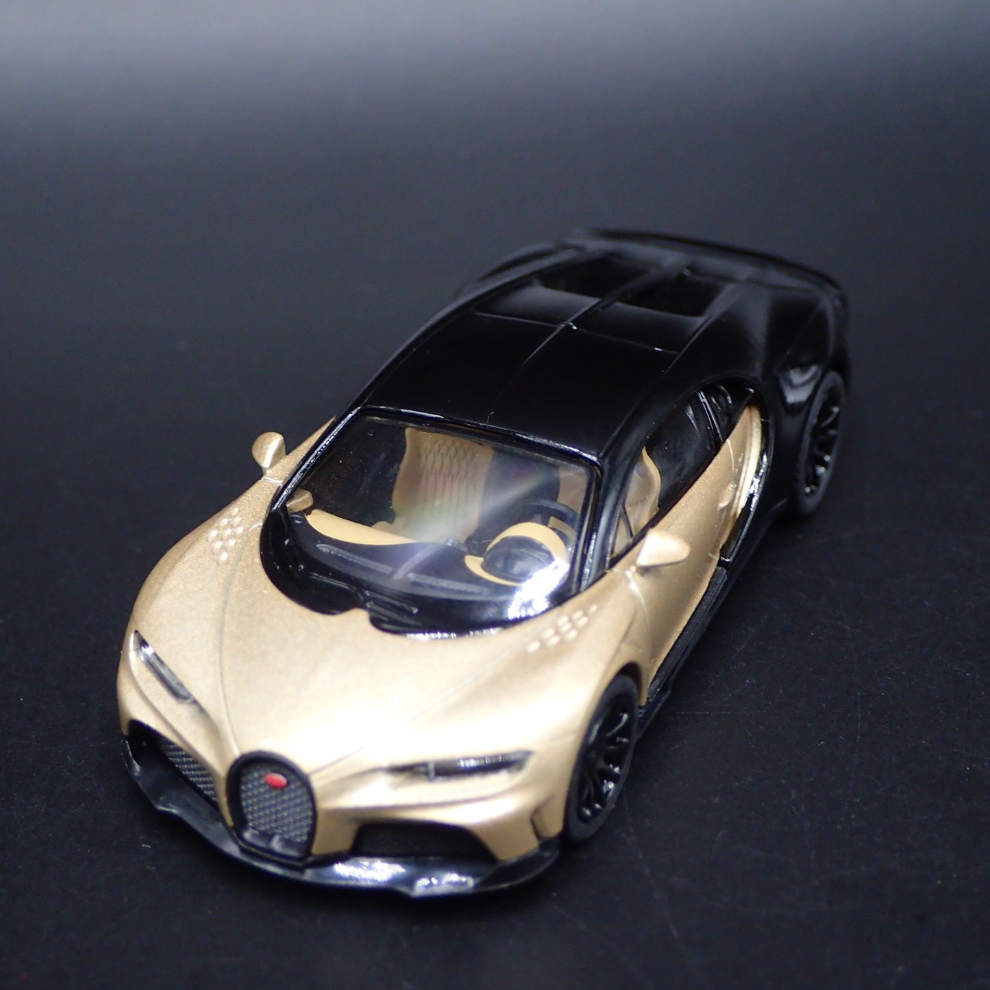 2016-2024 BUGATTI CHIRON SUPERSPORT GOLD 1:64 SCALE DIORAMA DIECAST MODEL CAR