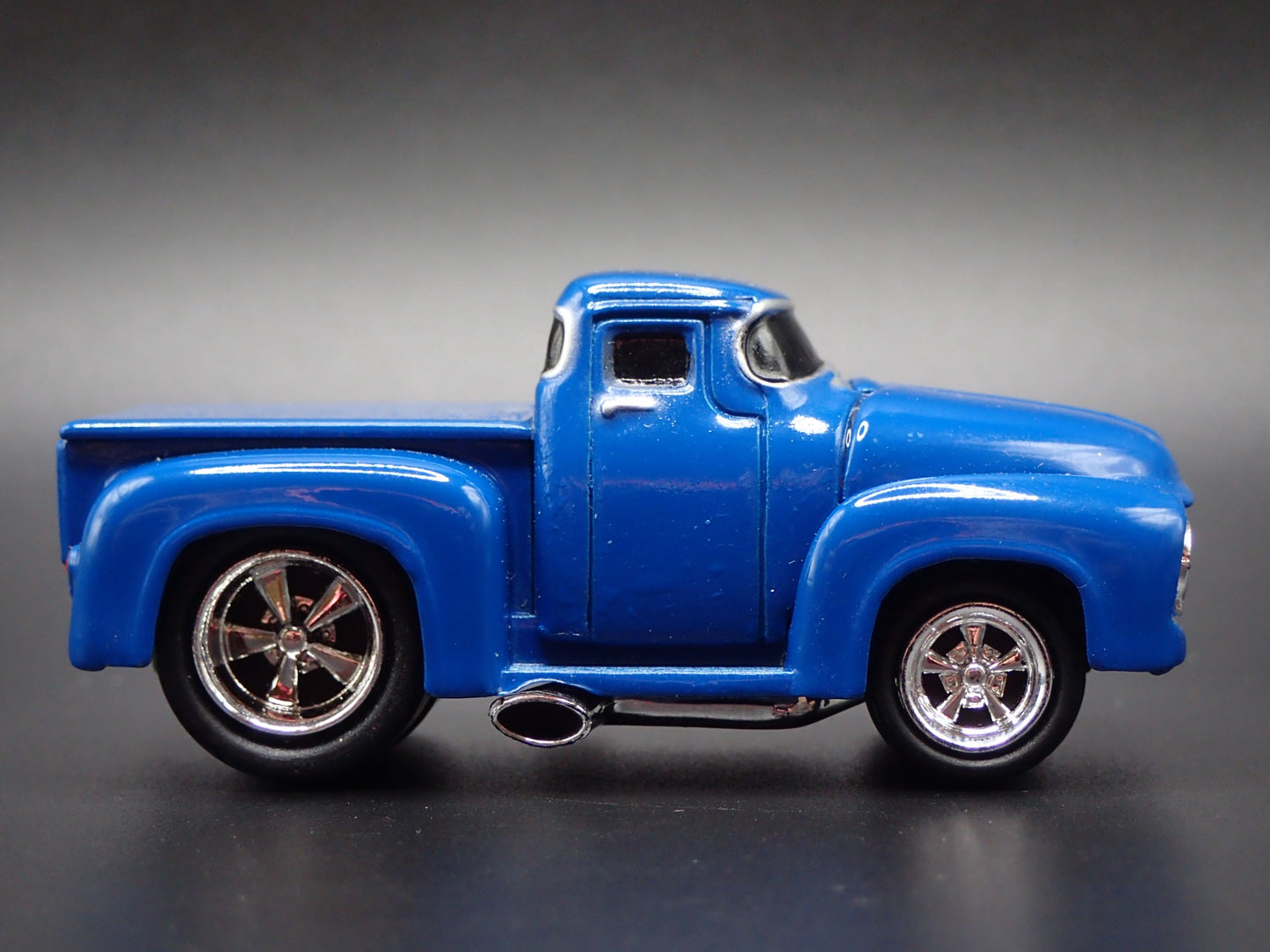 1956 56 FORD F100 PICKUP TRUCK BLUE 1:64 SCALE DIORAMA DIECAST MODEL CAR