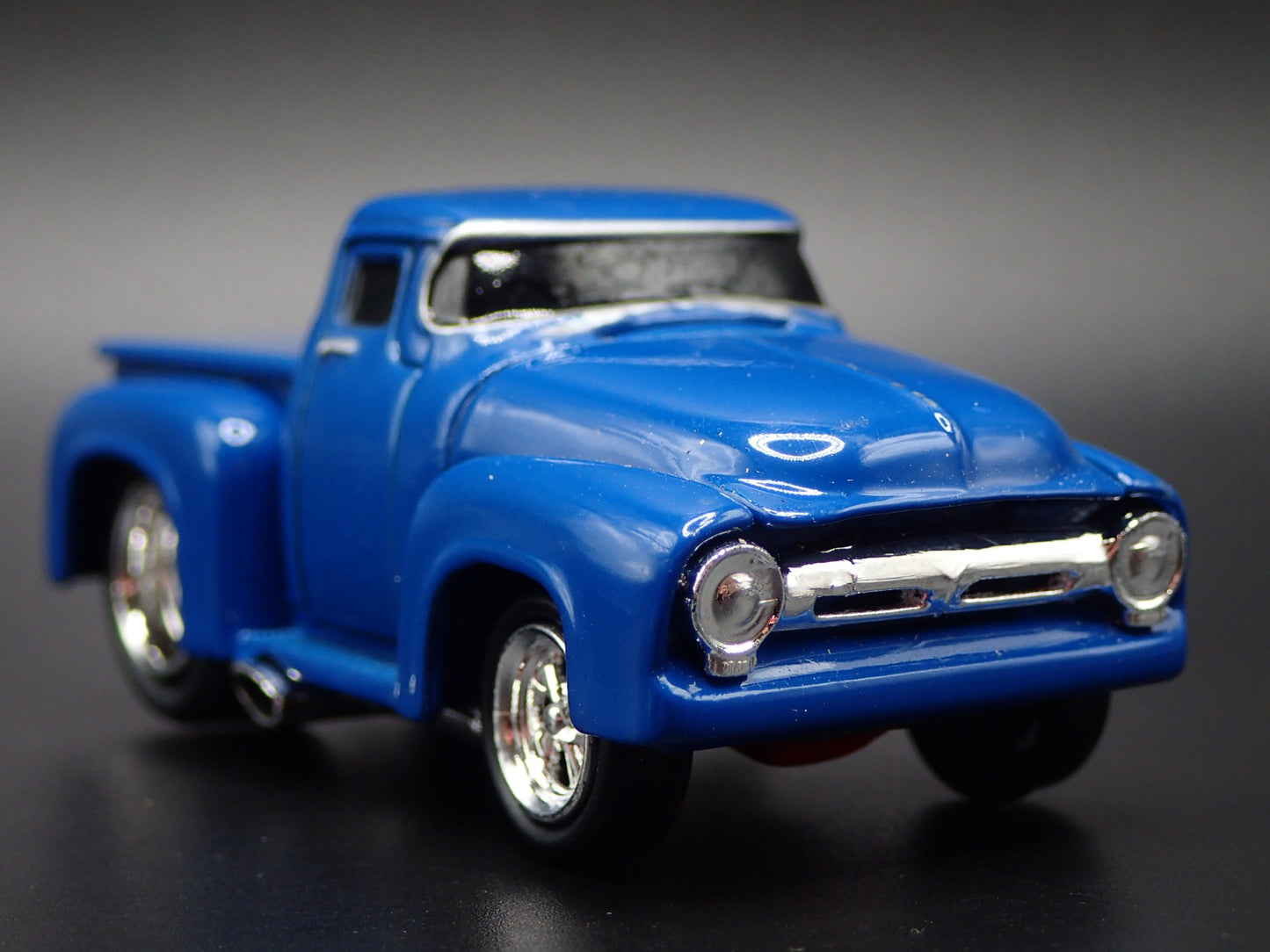 1956 56 FORD F100 PICKUP TRUCK BLUE 1:64 SCALE DIORAMA DIECAST MODEL CAR