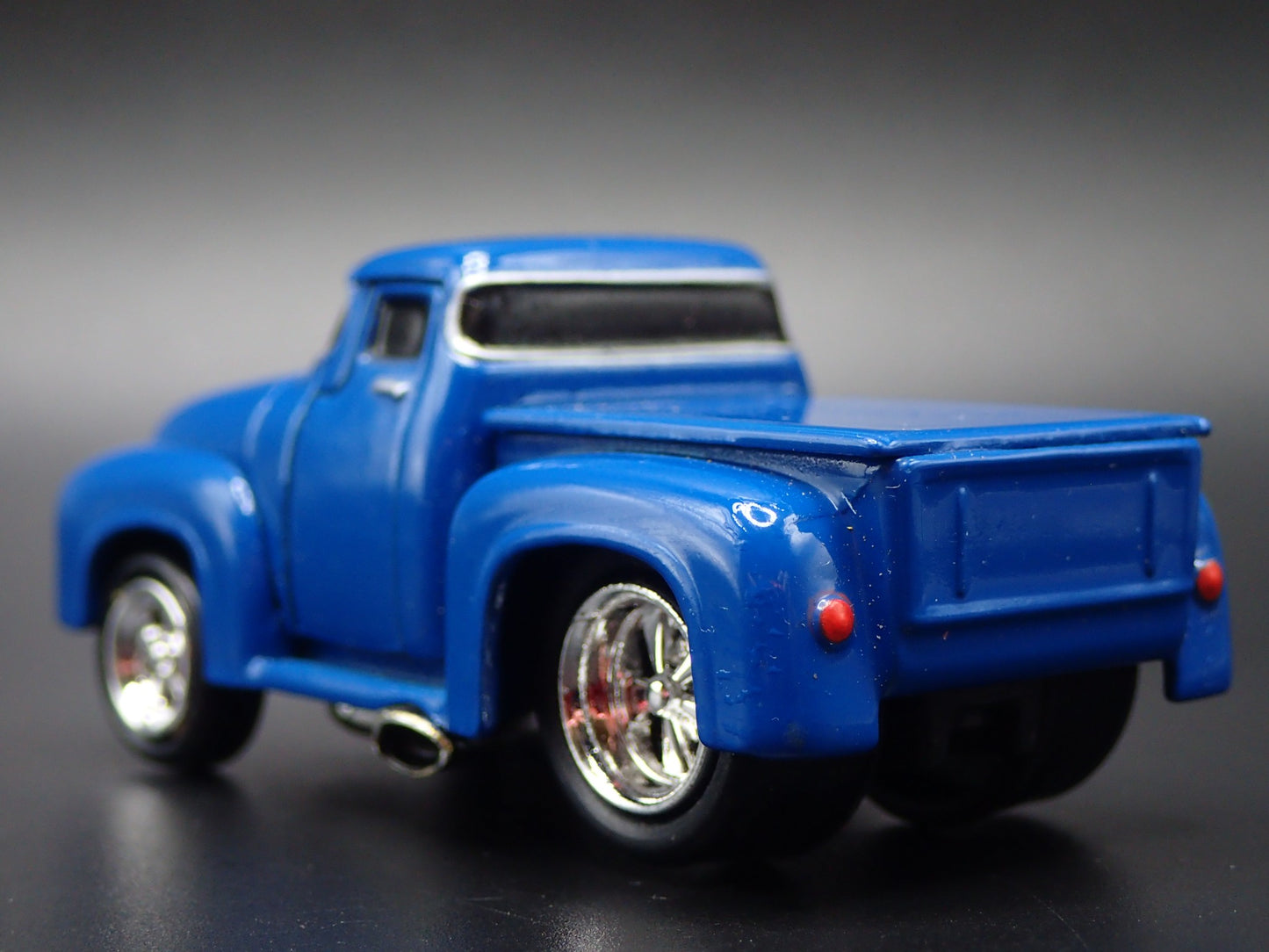 1956 56 FORD F100 PICKUP TRUCK BLUE 1:64 SCALE DIORAMA DIECAST MODEL CAR