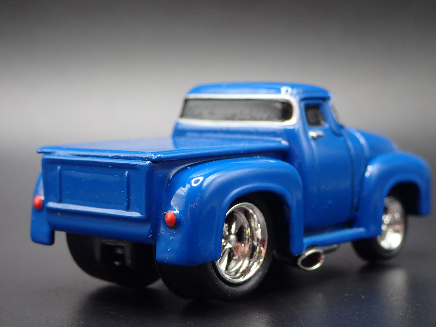 1956 56 FORD F100 PICKUP TRUCK BLUE 1:64 SCALE DIORAMA DIECAST MODEL CAR