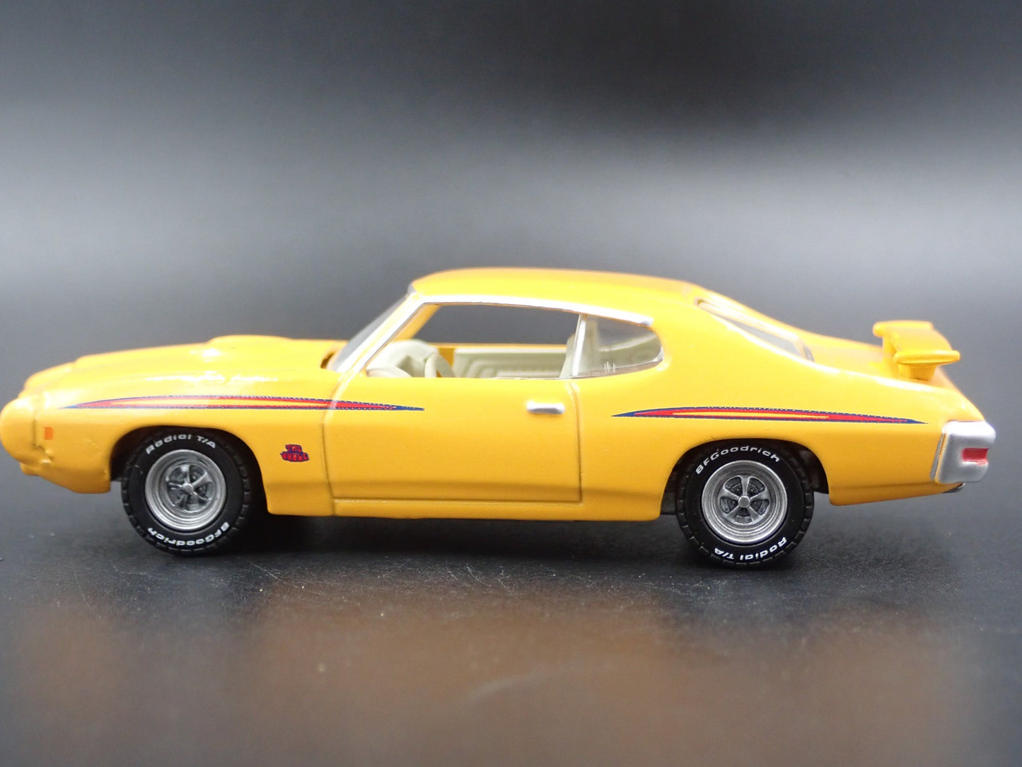 1970 70 PONTIAC GTO JUDGE RARE 1/64 SCALE COLLECTIBLE DIORAMA DIECAST MODEL CAR
