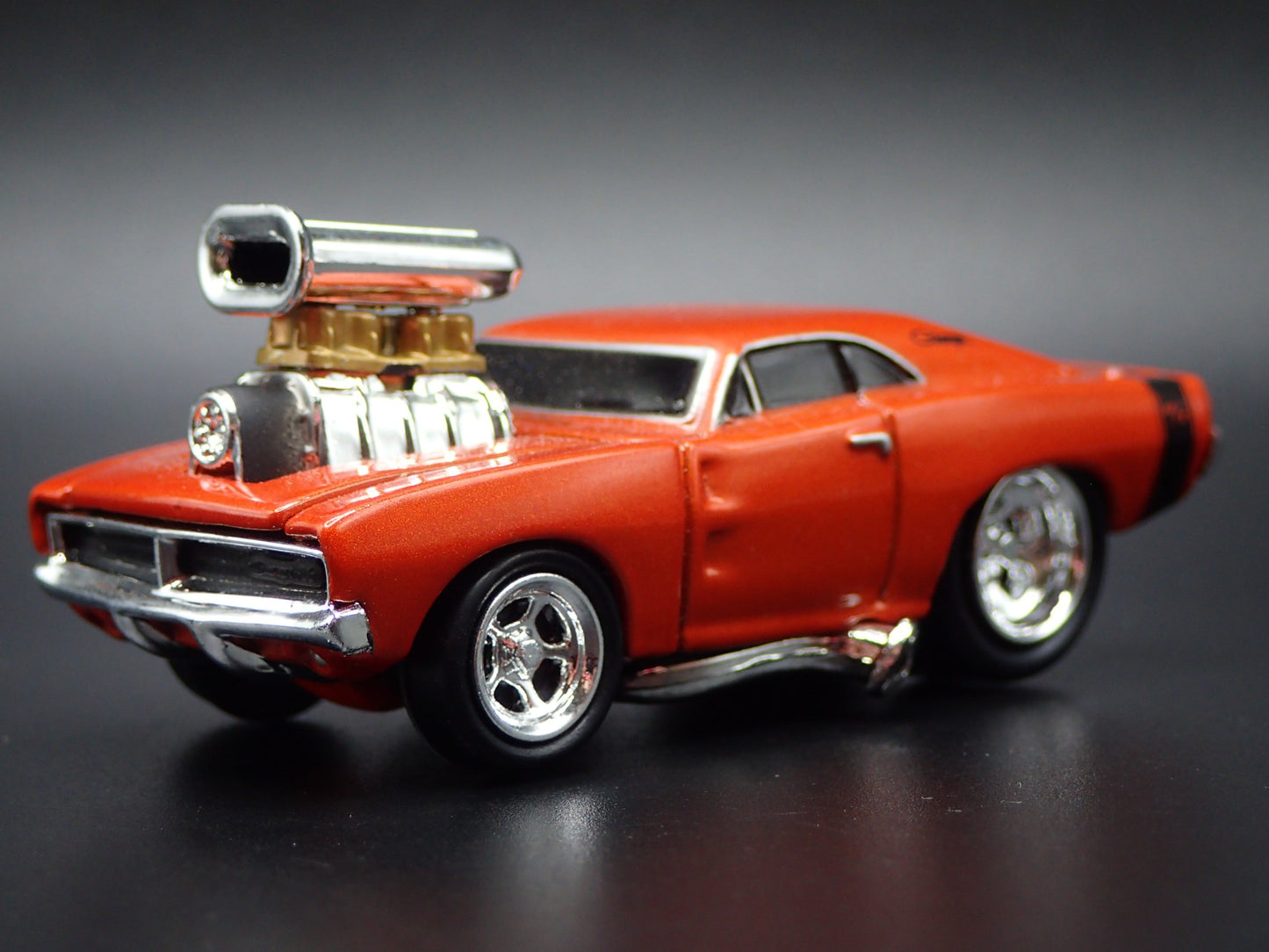 1969 69 DODGE CHARGER R/T 1:64 SCALE COLLECTIBLE DIORAMA DIECAST MODEL CAR