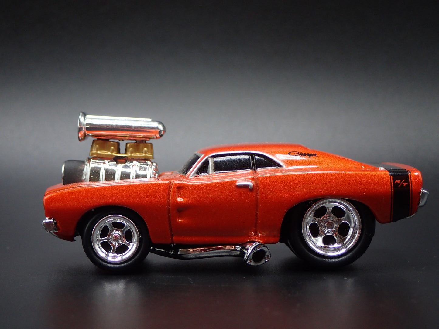 1969 69 DODGE CHARGER R/T 1:64 SCALE COLLECTIBLE DIORAMA DIECAST MODEL CAR