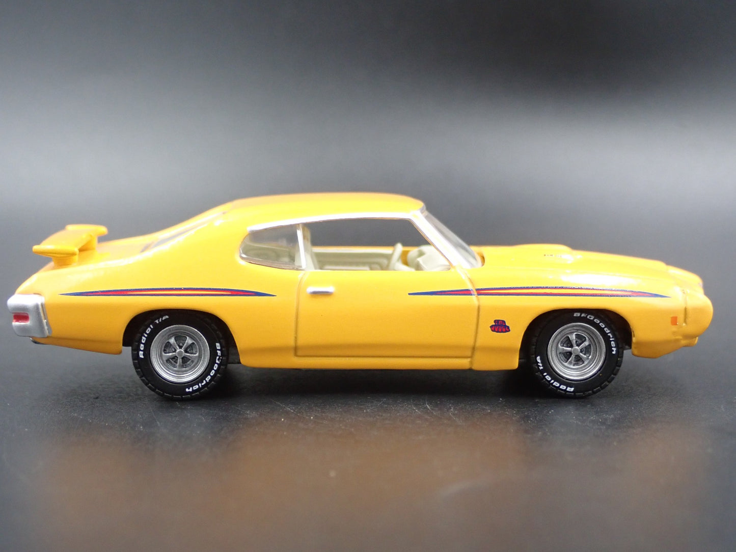 1970 70 PONTIAC GTO JUDGE RARE 1/64 SCALE COLLECTIBLE DIORAMA DIECAST MODEL CAR