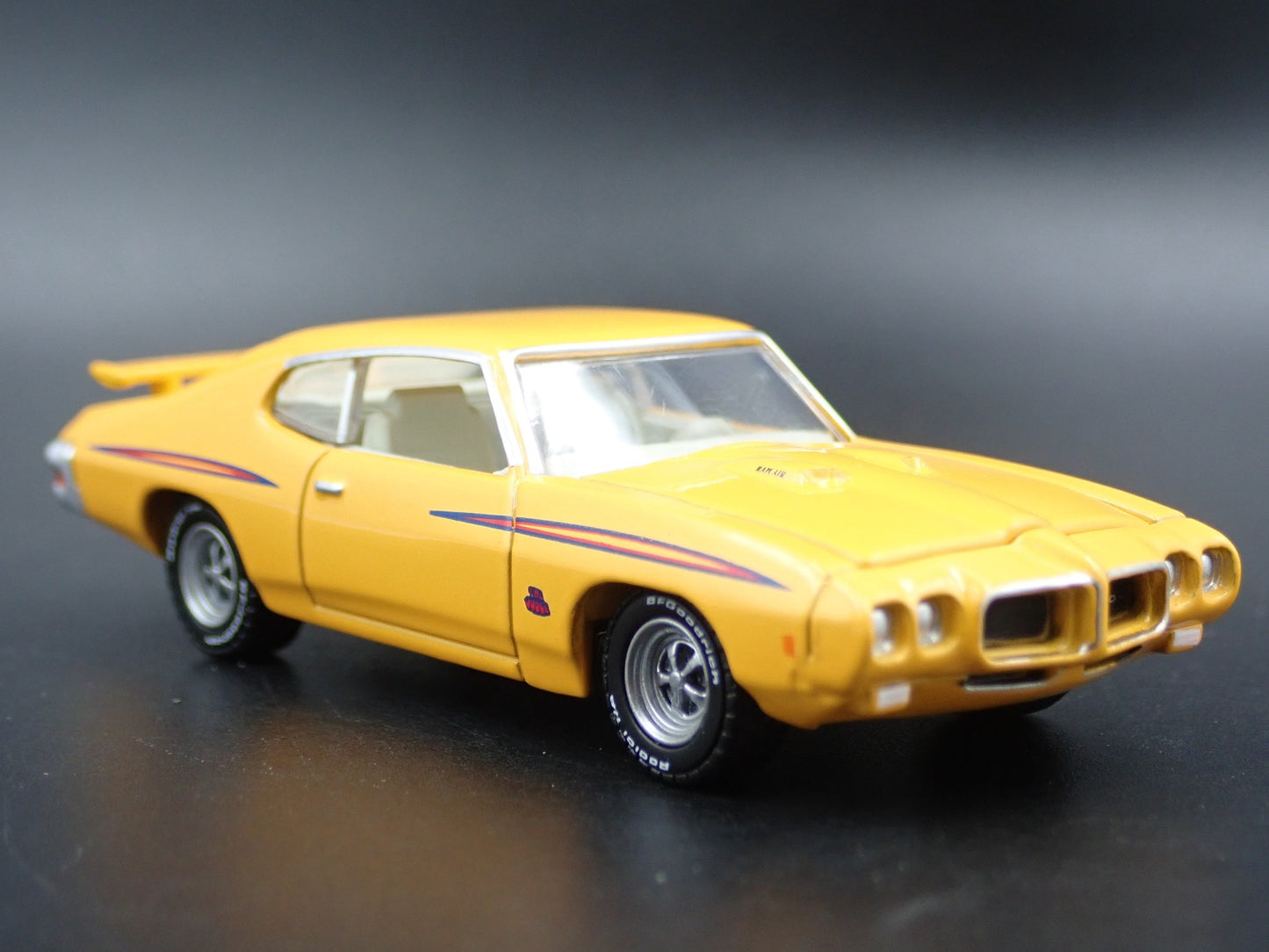 1970 70 PONTIAC GTO JUDGE RARE 1/64 SCALE COLLECTIBLE DIORAMA DIECAST MODEL CAR