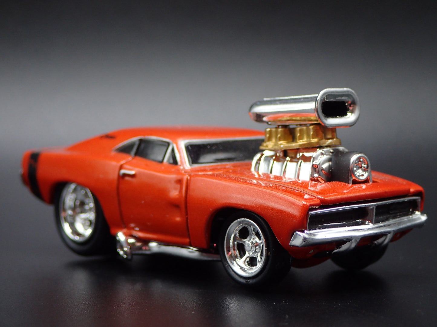 1969 69 DODGE CHARGER R/T 1:64 SCALE COLLECTIBLE DIORAMA DIECAST MODEL CAR