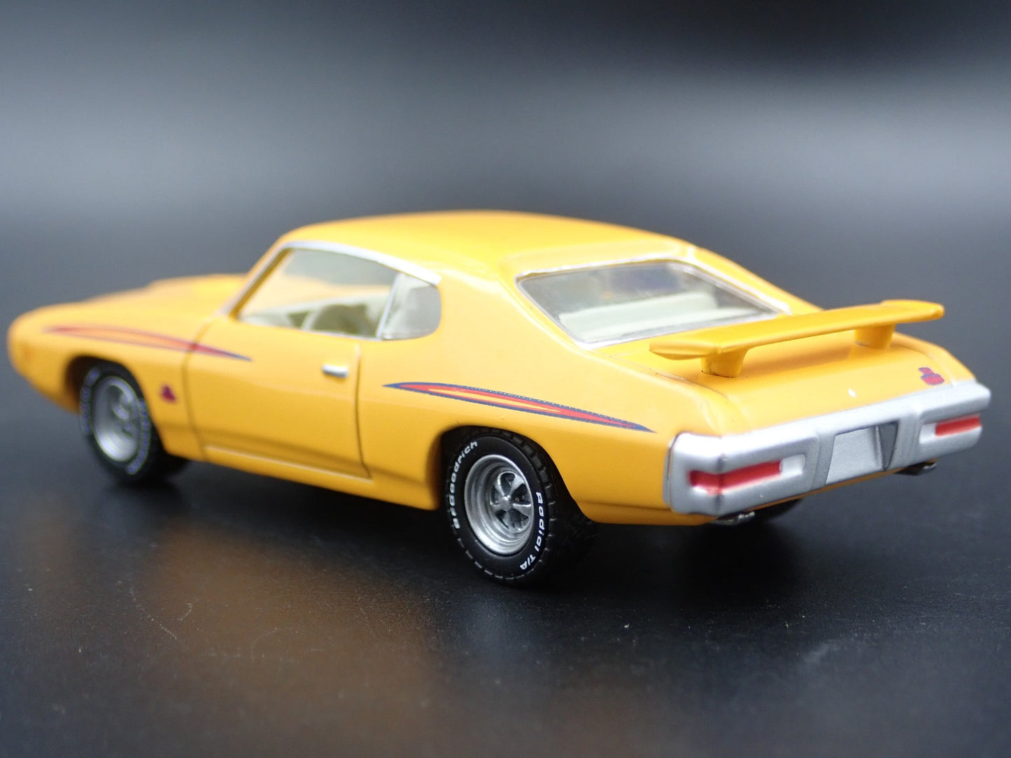1970 70 PONTIAC GTO JUDGE RARE 1/64 SCALE COLLECTIBLE DIORAMA DIECAST MODEL CAR