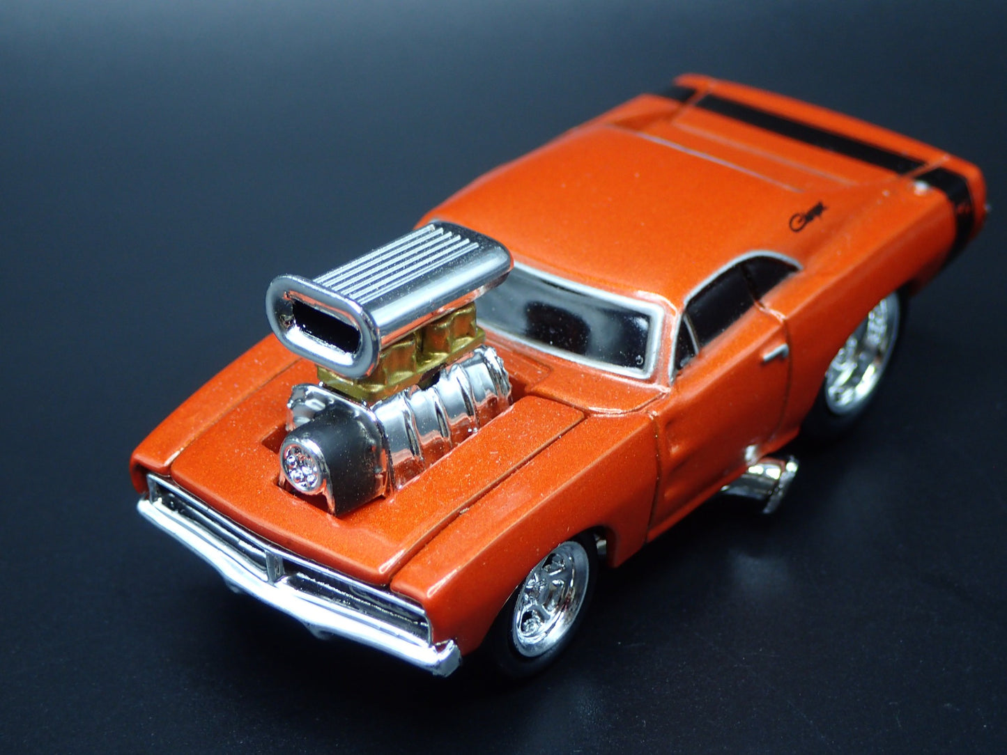 1969 69 DODGE CHARGER R/T 1:64 SCALE COLLECTIBLE DIORAMA DIECAST MODEL CAR