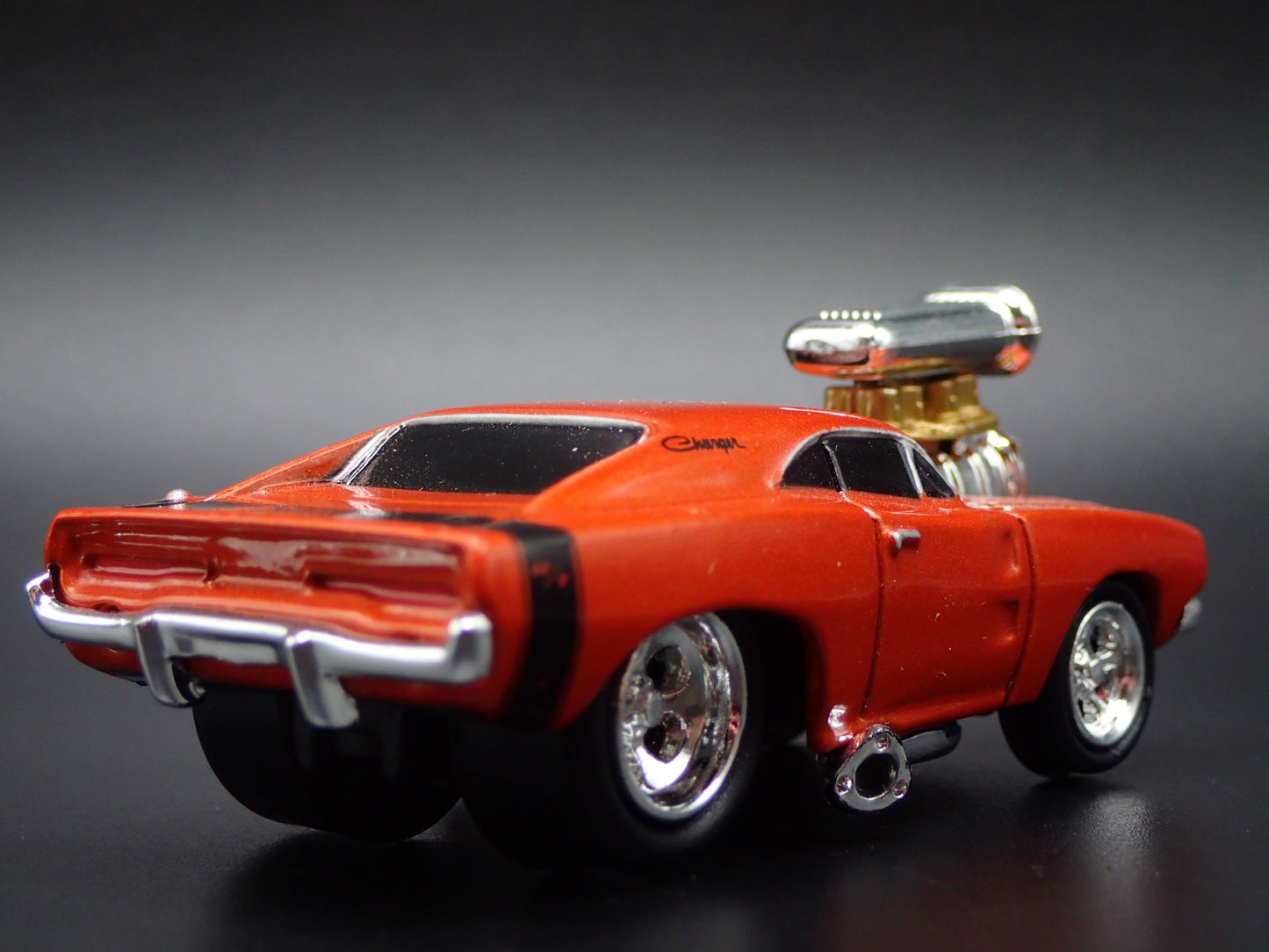 1969 69 DODGE CHARGER R/T 1:64 SCALE COLLECTIBLE DIORAMA DIECAST MODEL CAR