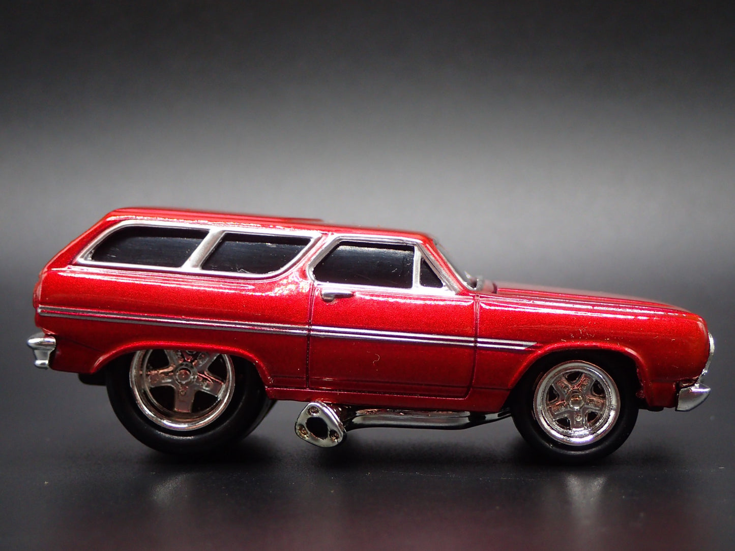 1965 65 CHEVY CHEVROLET CHEVELLE WAGON RED 1:64 SCALE DIORAMA DIECAST MODEL CAR