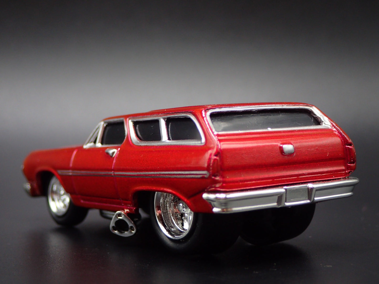 1965 65 CHEVY CHEVROLET CHEVELLE WAGON RED 1:64 SCALE DIORAMA DIECAST MODEL CAR