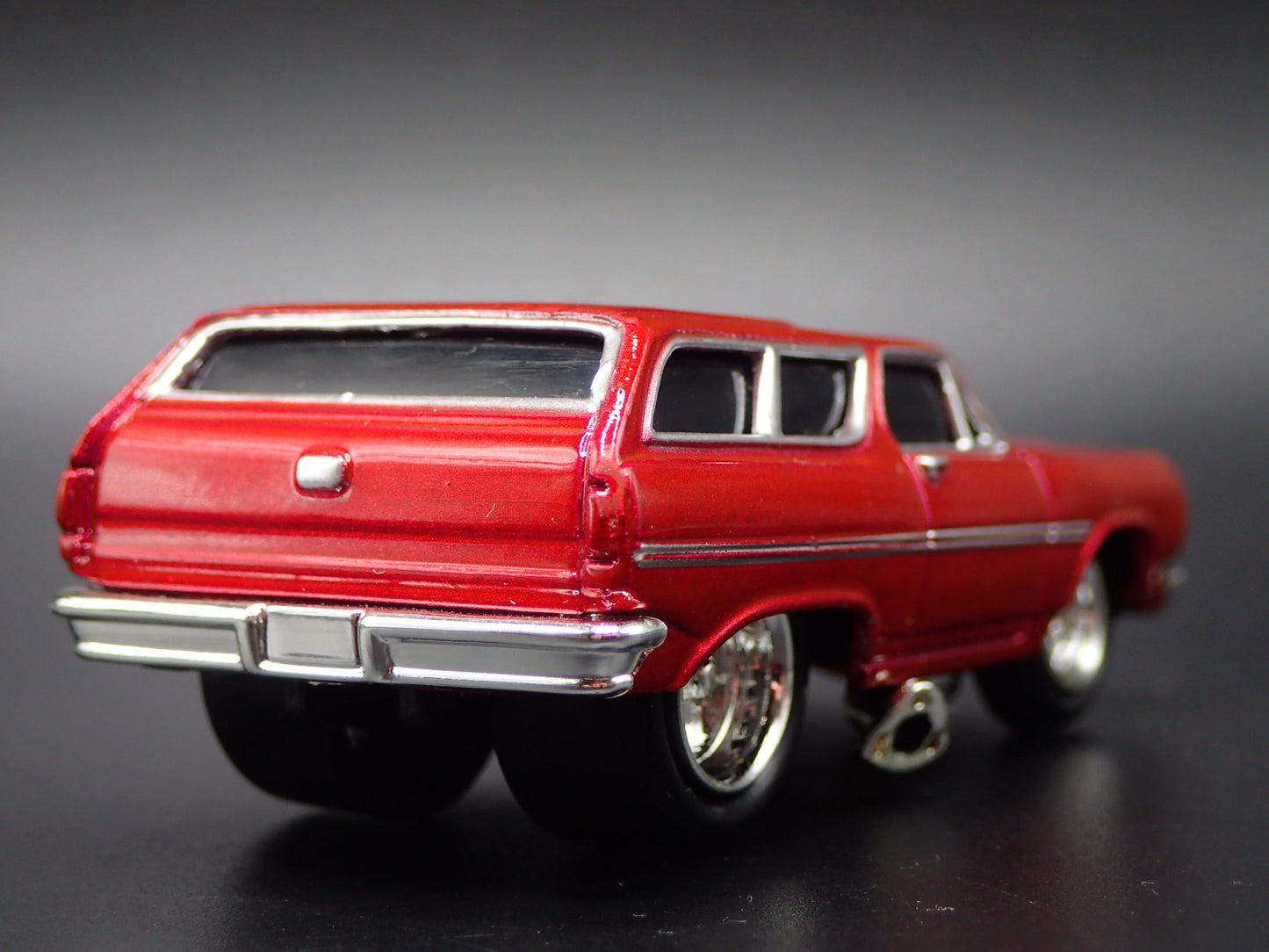1965 65 CHEVY CHEVROLET CHEVELLE WAGON RED 1:64 SCALE DIORAMA DIECAST MODEL CAR