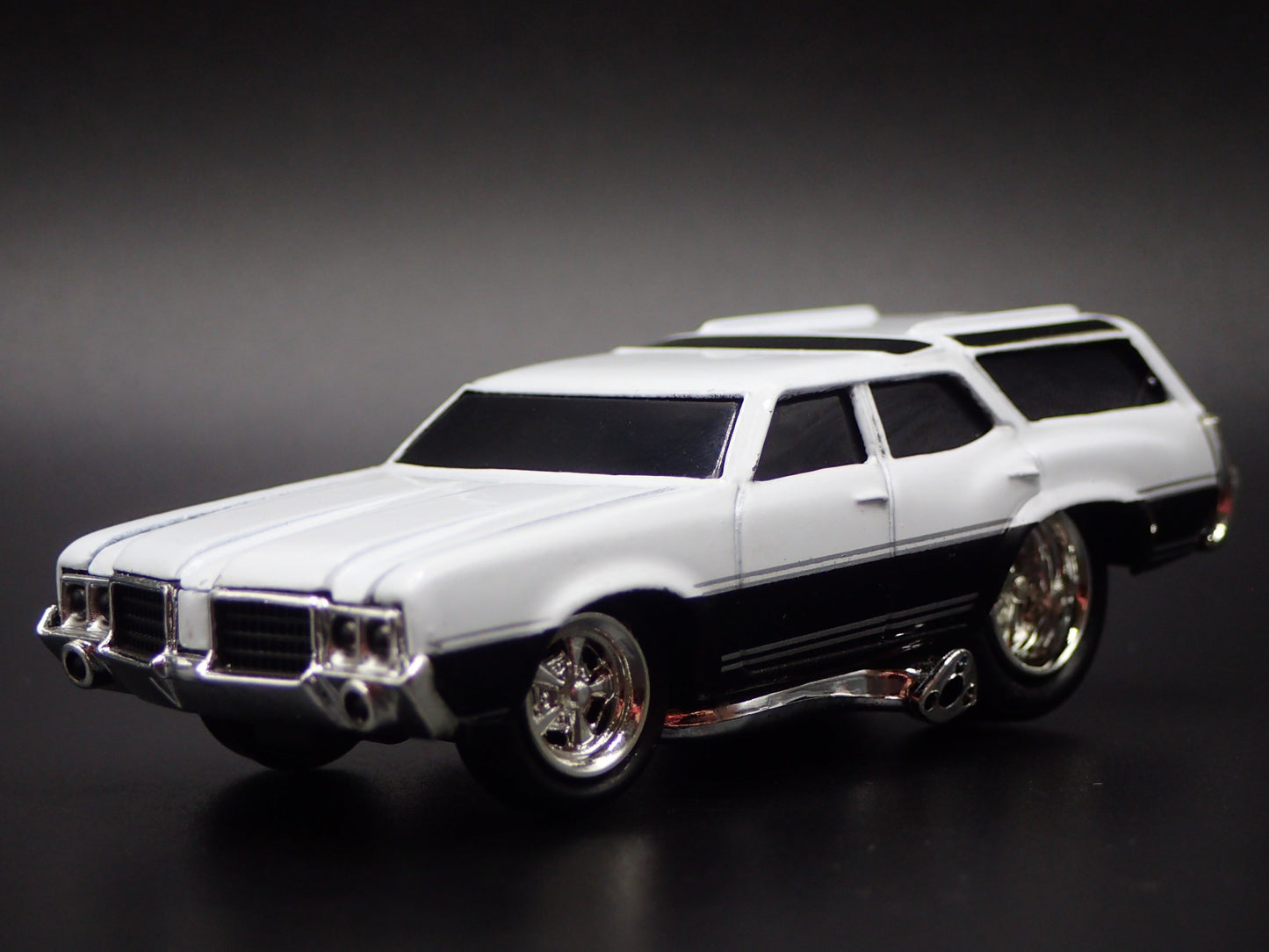 1970 70 OLDS OLDSMOBILE VISTA CRUISER STATON WAGON 1/64 SCALE DIECAST MODEL CAR
