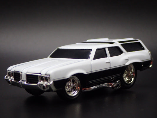 1970 70 OLDS OLDSMOBILE VISTA CRUISER STATON WAGON 1/64 SCALE DIECAST MODEL CAR