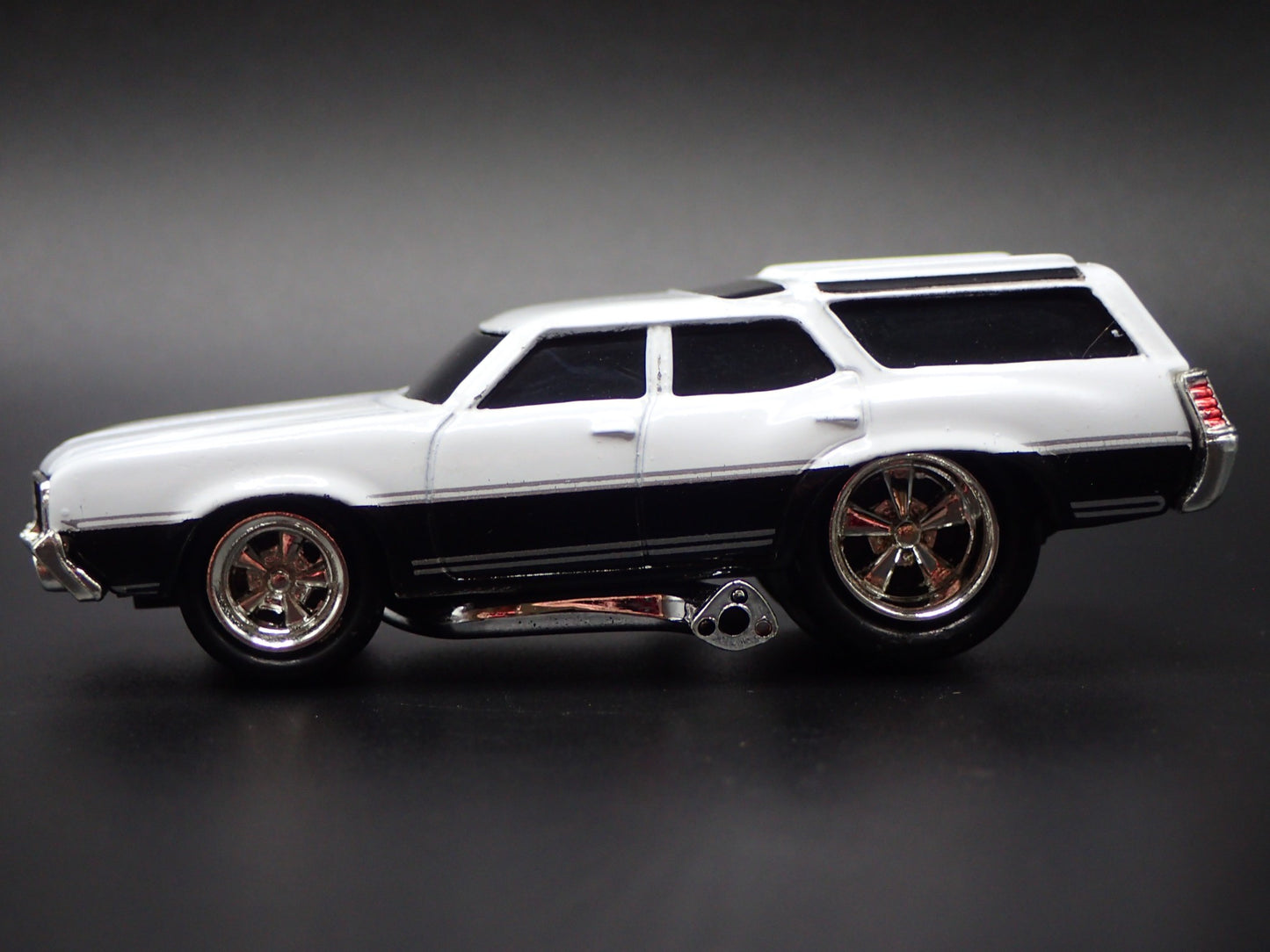 1970 70 OLDS OLDSMOBILE VISTA CRUISER STATON WAGON 1/64 SCALE DIECAST MODEL CAR