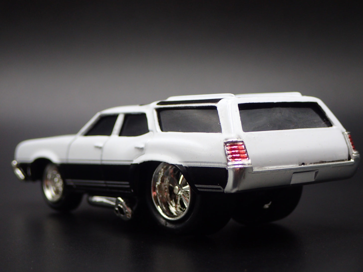 1970 70 OLDS OLDSMOBILE VISTA CRUISER STATON WAGON 1/64 SCALE DIECAST MODEL CAR