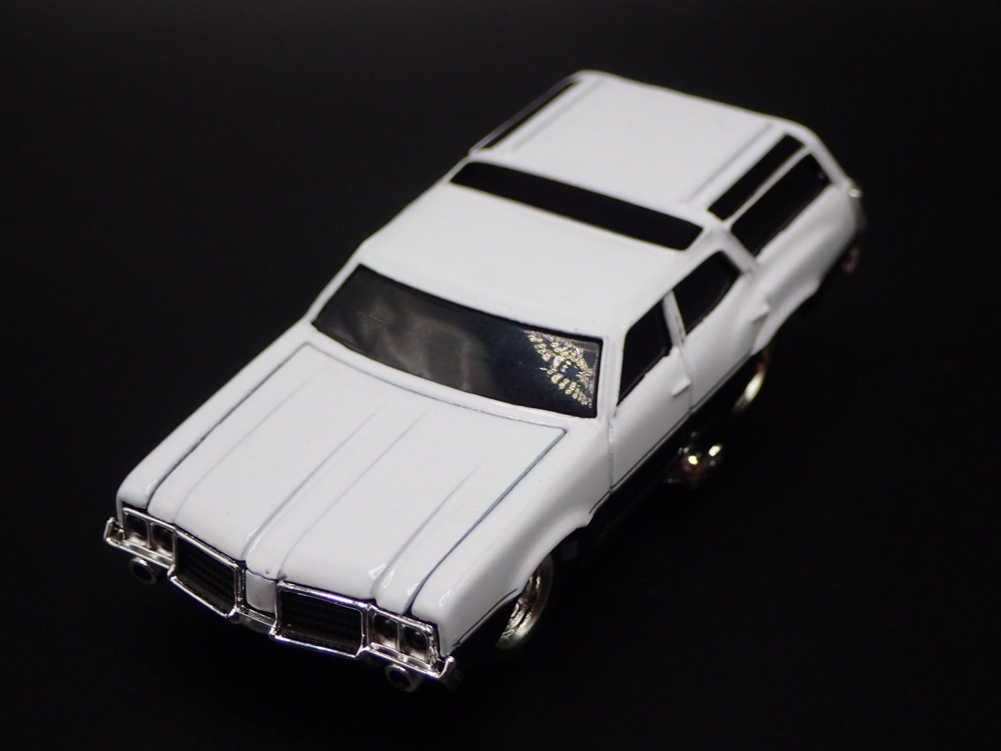 1970 70 OLDS OLDSMOBILE VISTA CRUISER STATON WAGON 1/64 SCALE DIECAST MODEL CAR