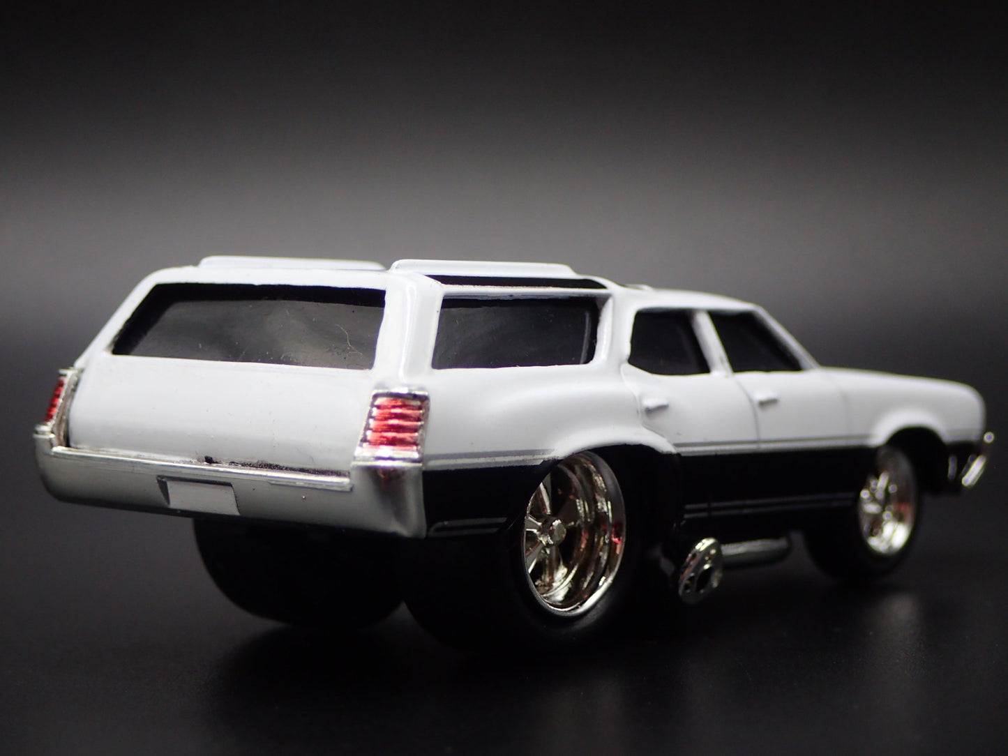 1970 70 OLDS OLDSMOBILE VISTA CRUISER STATON WAGON 1/64 SCALE DIECAST MODEL CAR